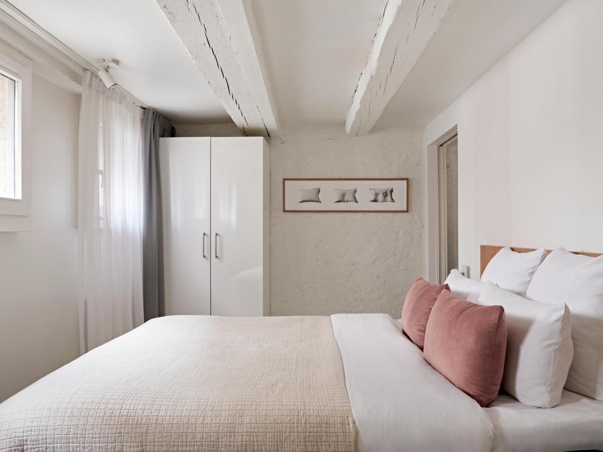 1 Bedroom Apartment Sofa Bed