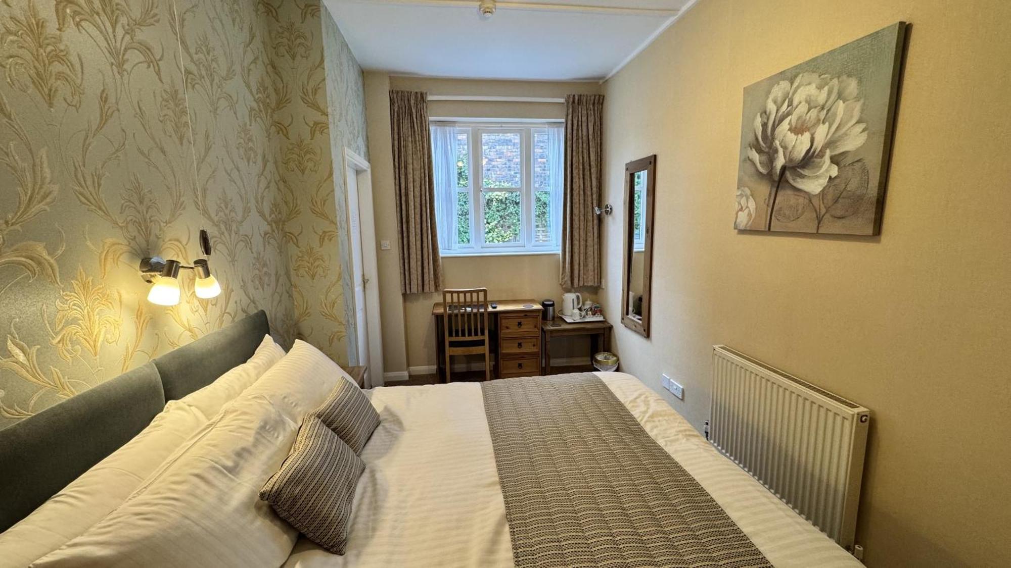Double Room Private Bathroom