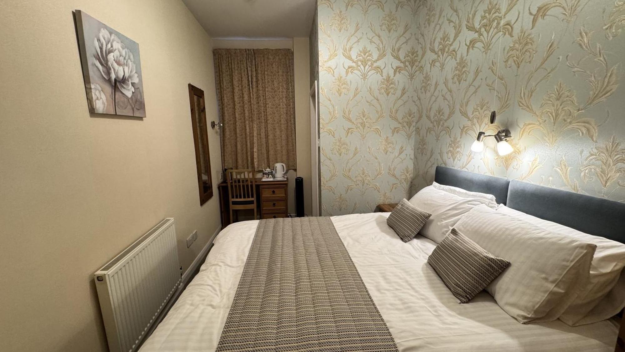 Double Room Private Bathroom