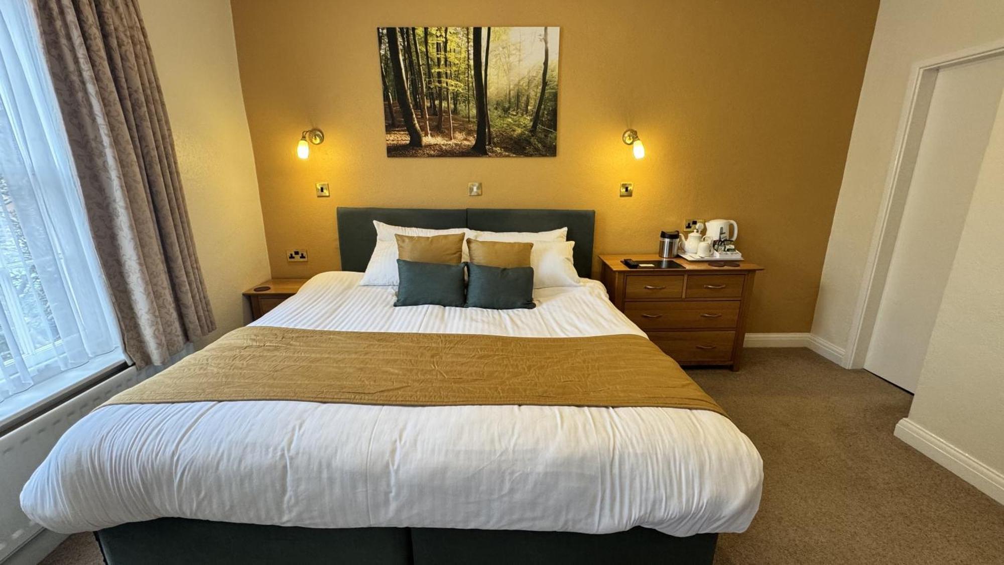 Double or Twin Room Private Bathroom