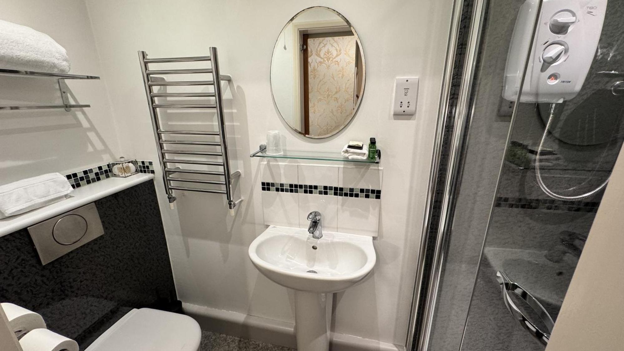 Double Room Private Bathroom
