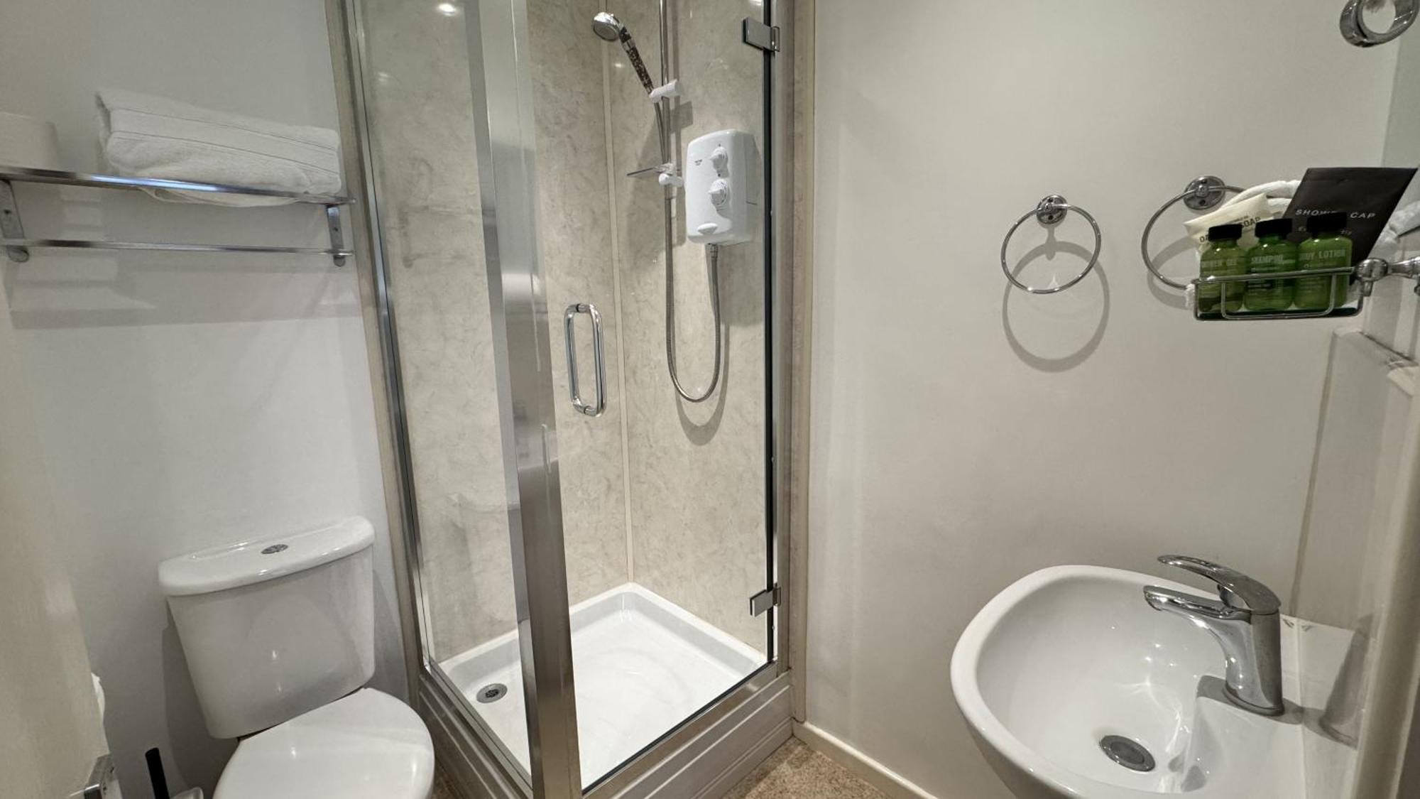 Double or Twin Room Private Bathroom