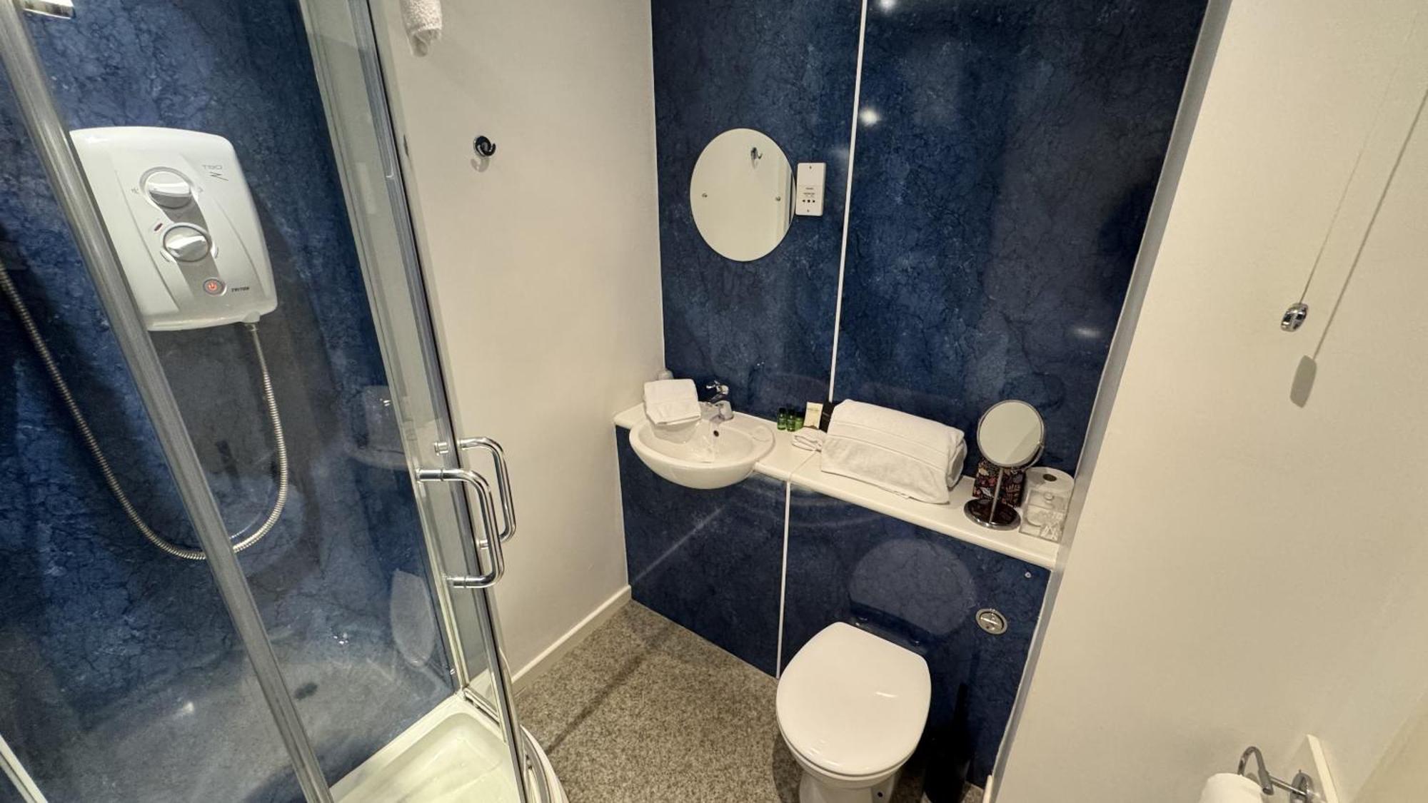Double or Twin Room Private Bathroom