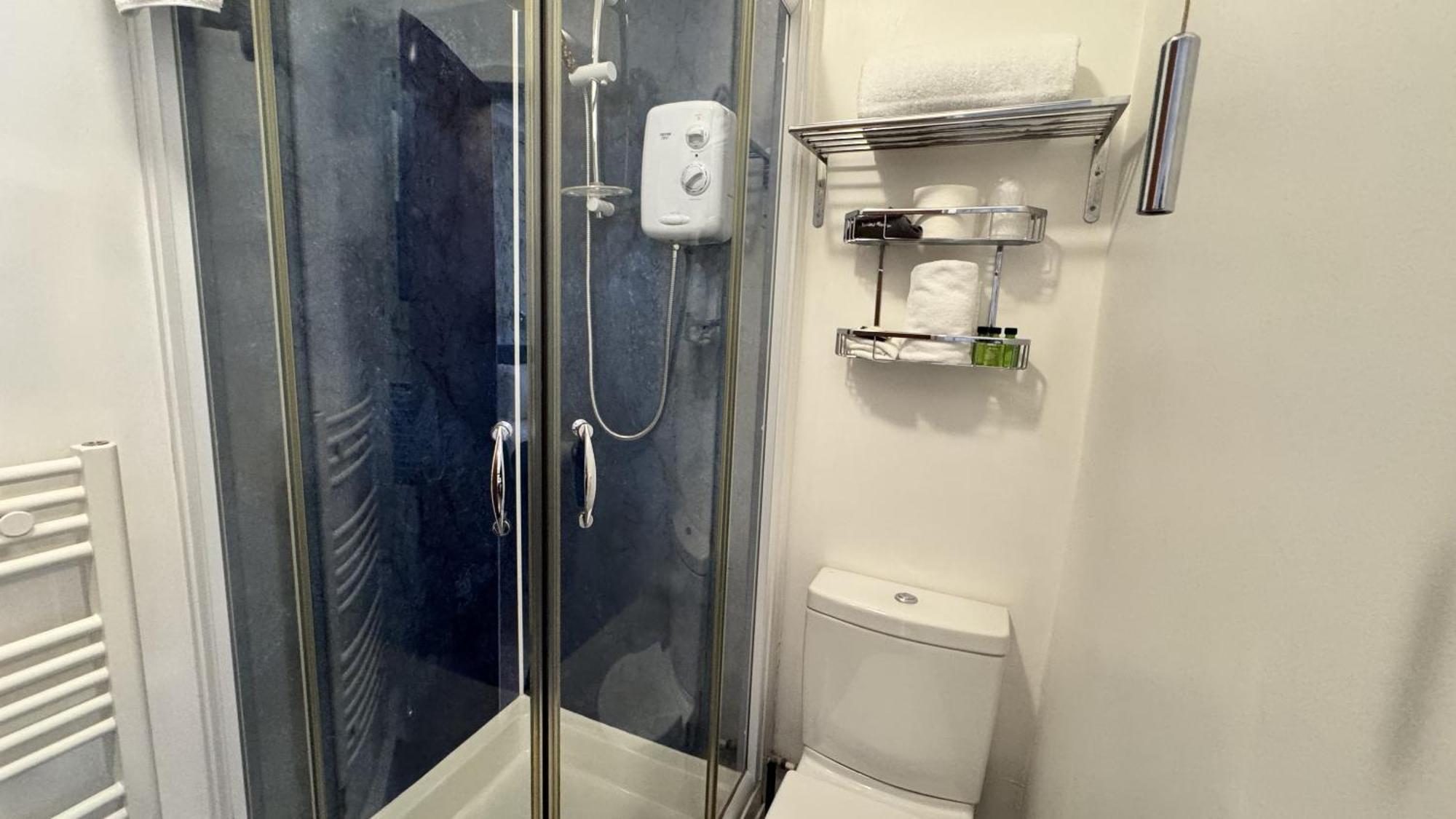 Double or Twin Room Private Bathroom