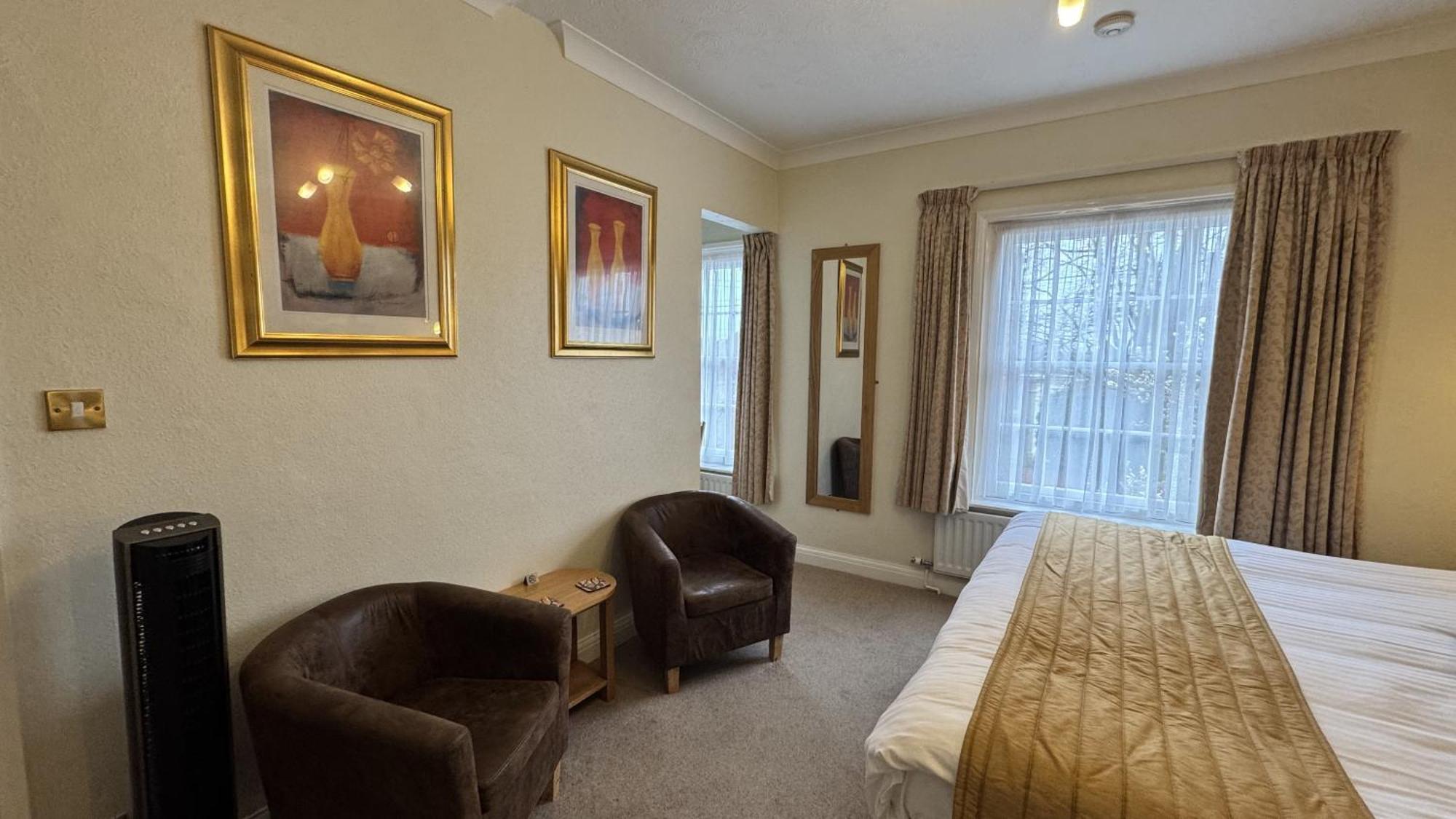 Double or Twin Room Private Bathroom