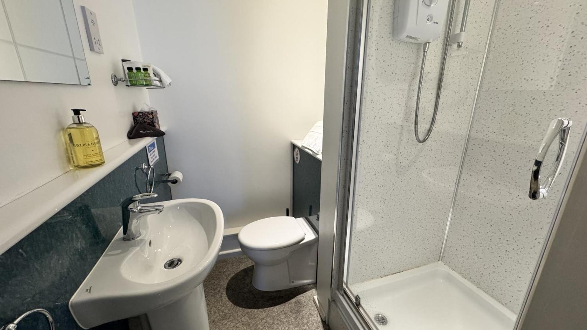 Double or Twin Room Private Bathroom
