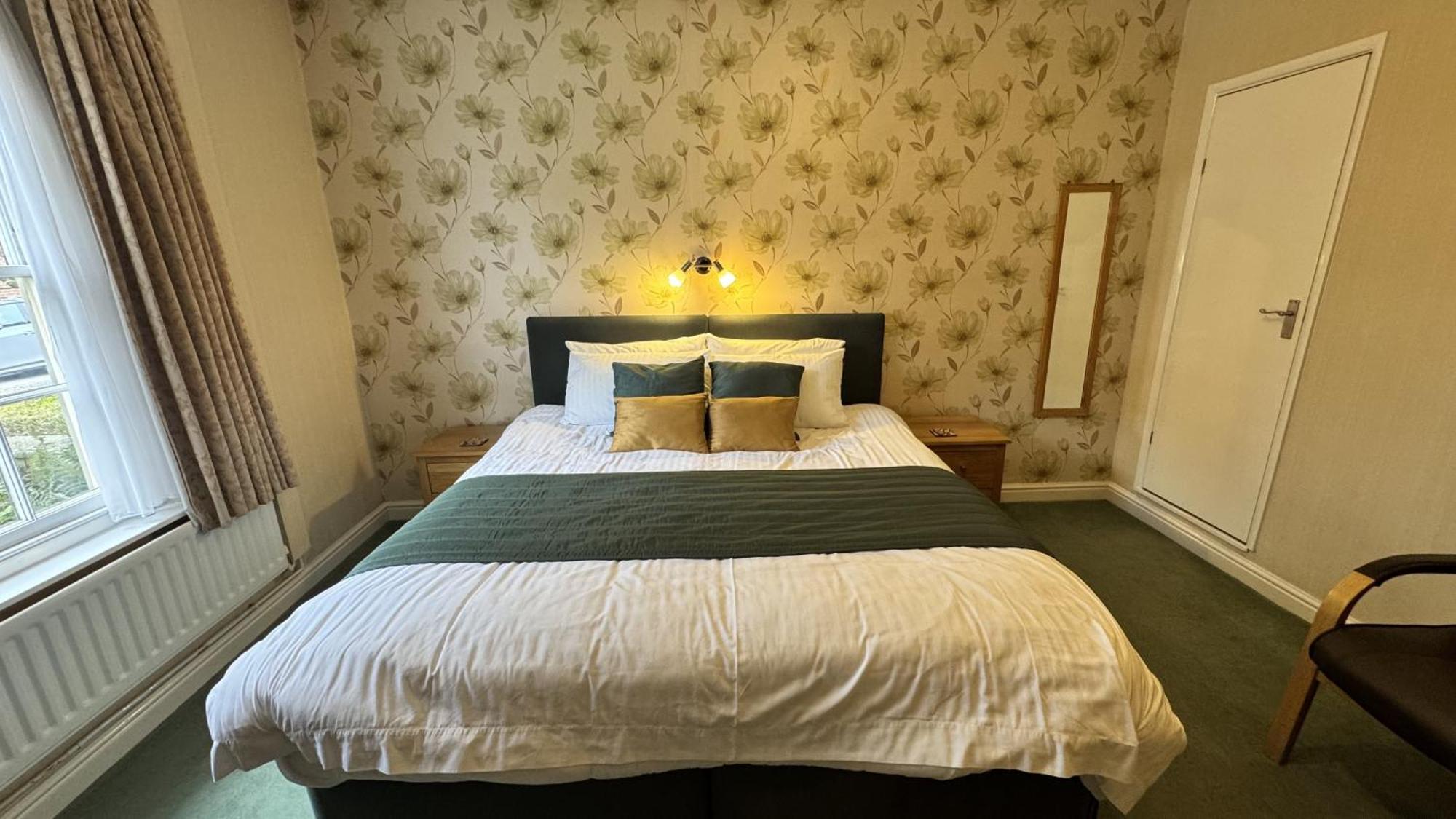 Double or Twin Room Private Bathroom