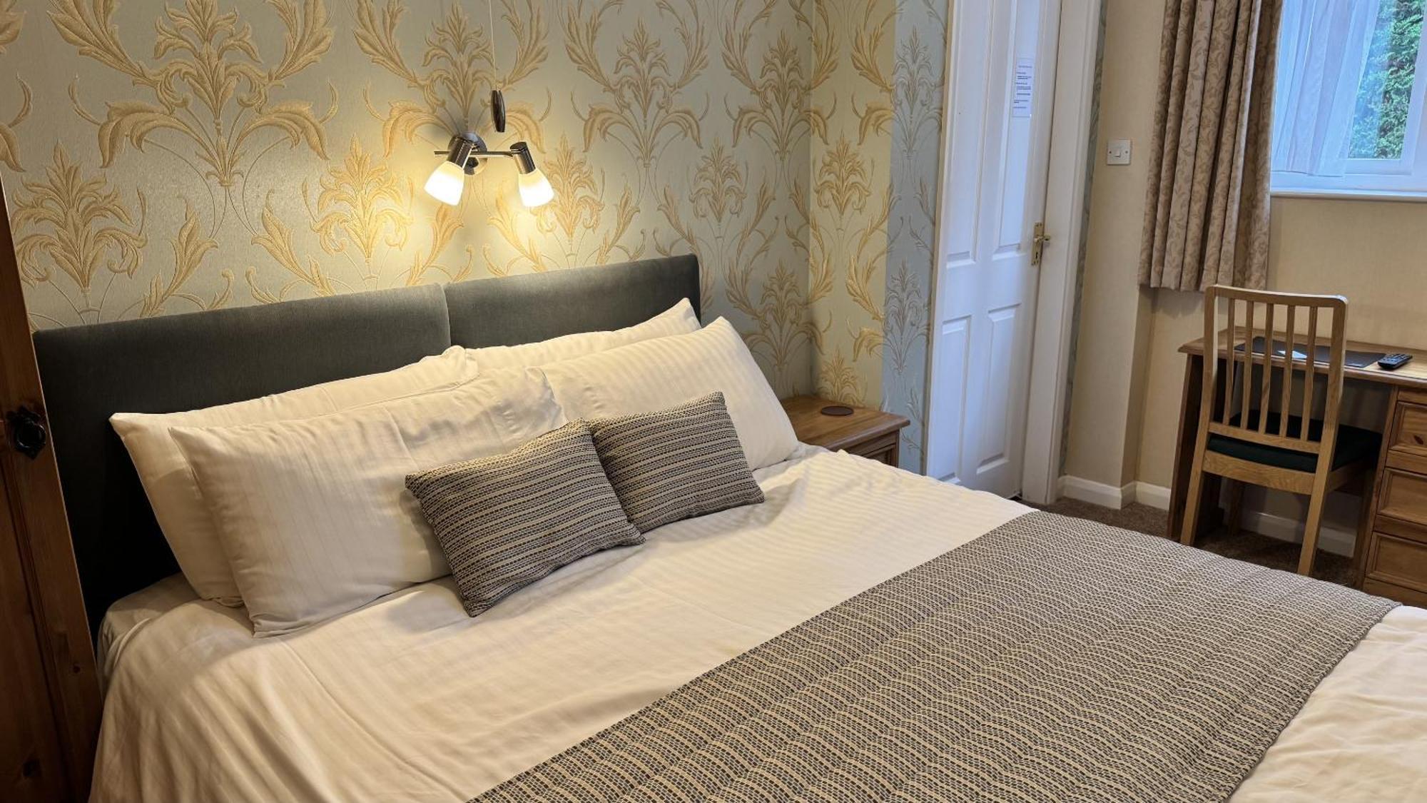 Double Room Private Bathroom