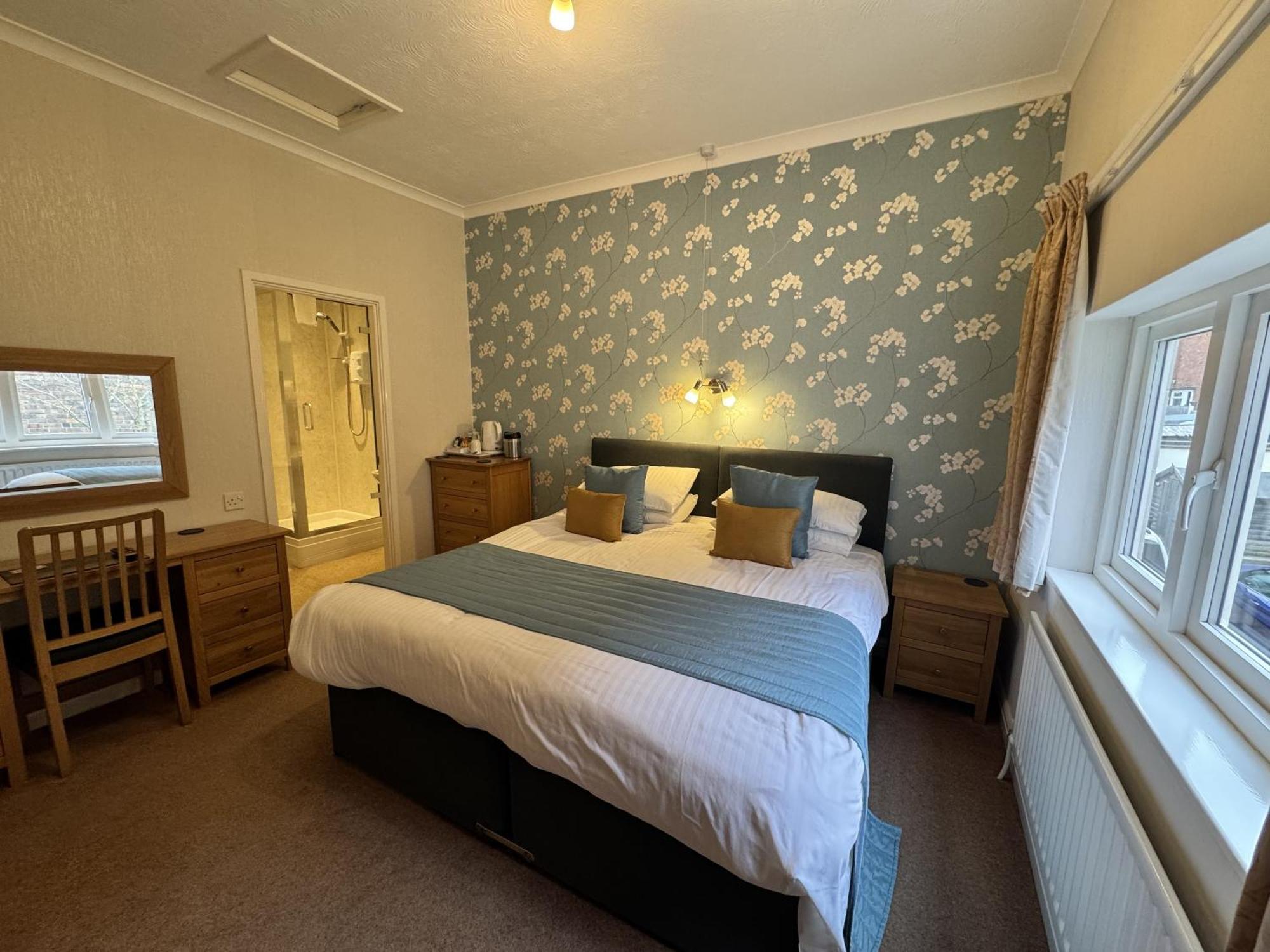 Double or Twin Room Private Bathroom
