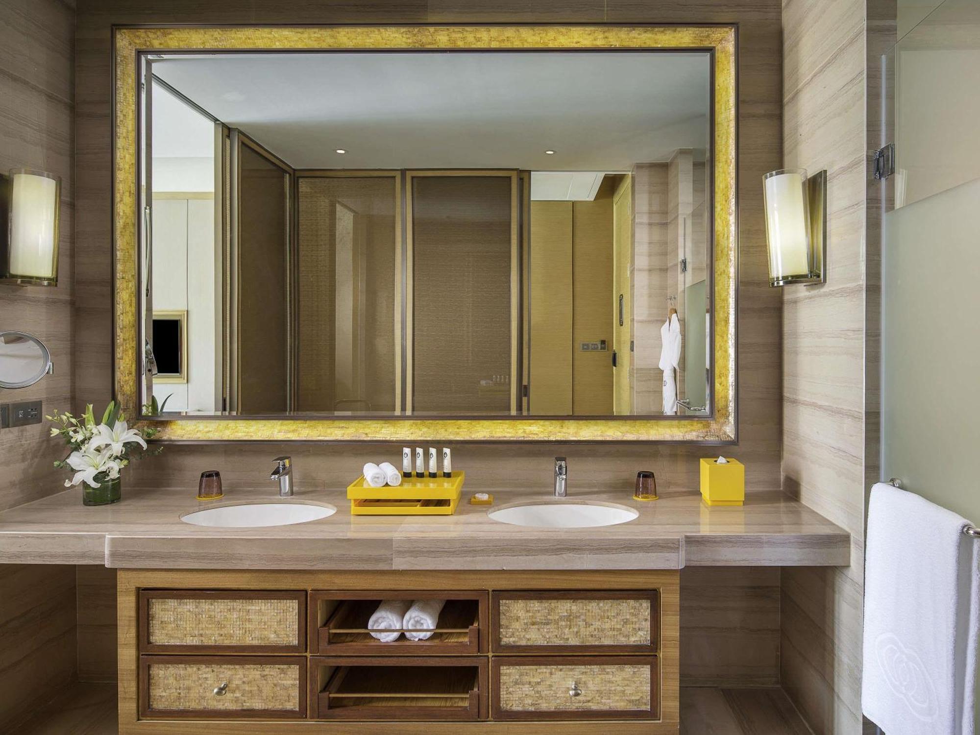 Luxury King Room Ocean View