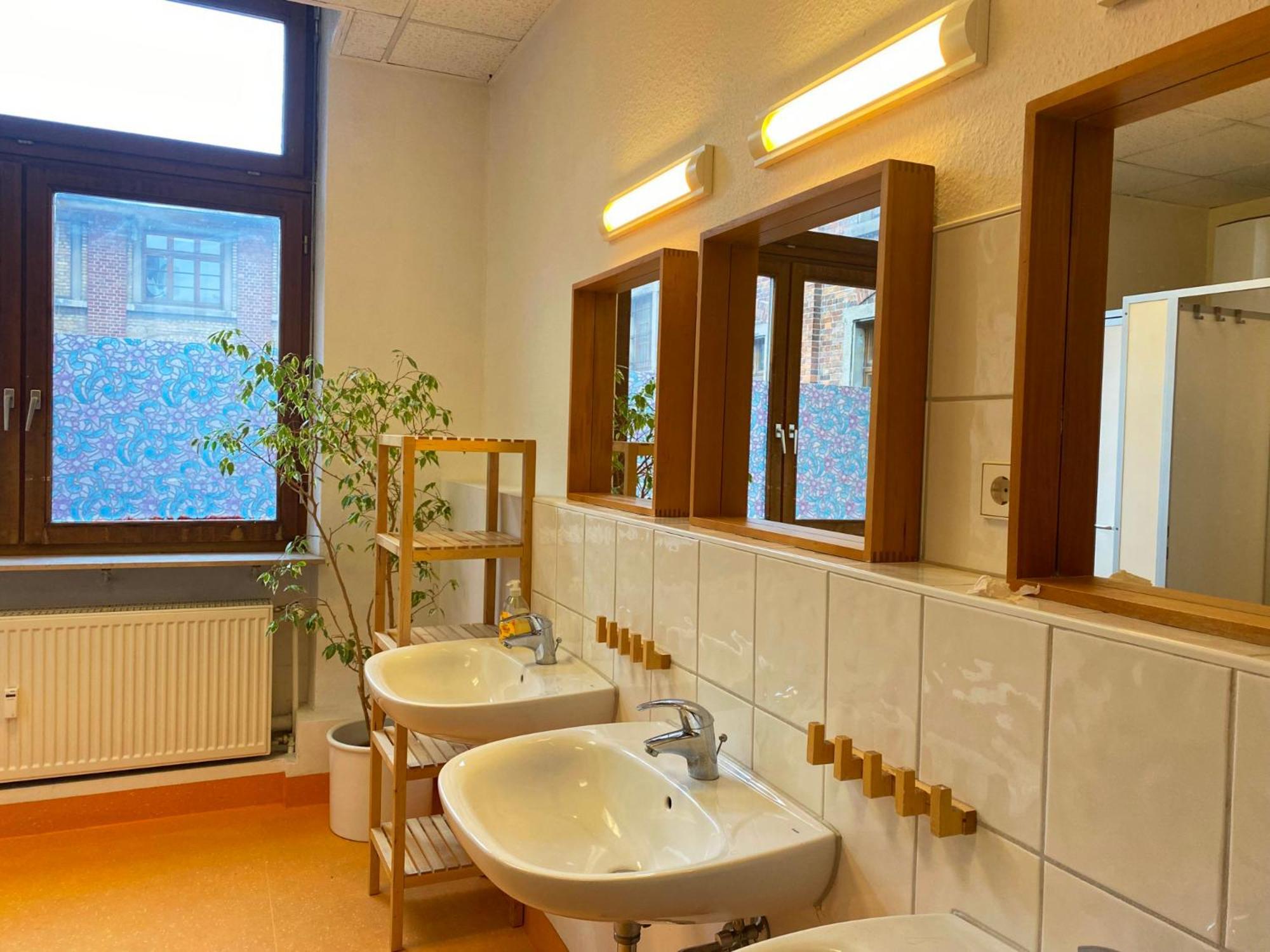 Chambre Lits Jumeaux avec Salle de Bains Commune