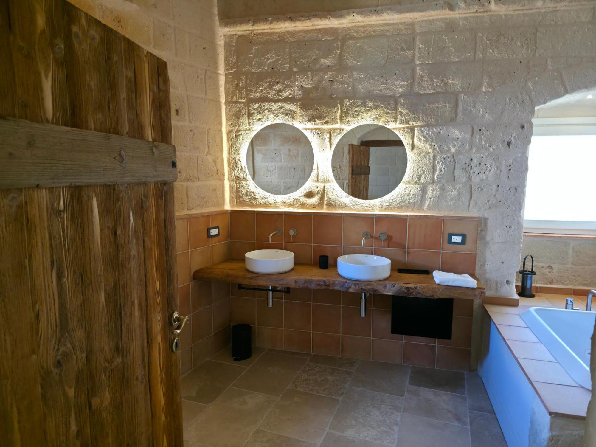 Deluxe Suite Spa Bath