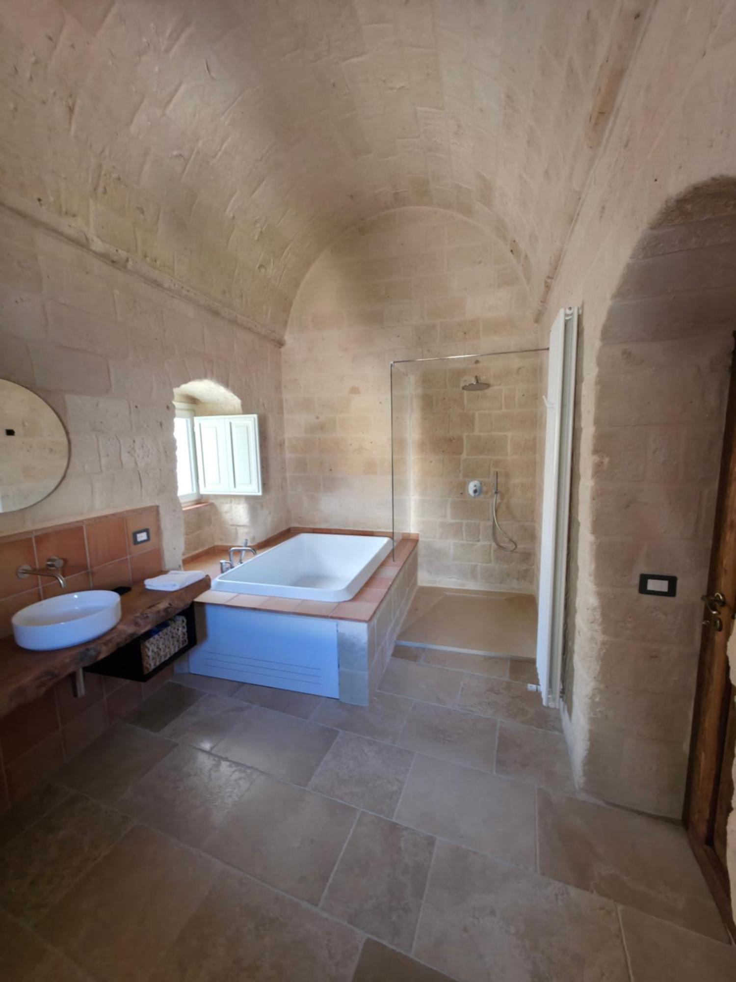 Deluxe Suite Spa Bath