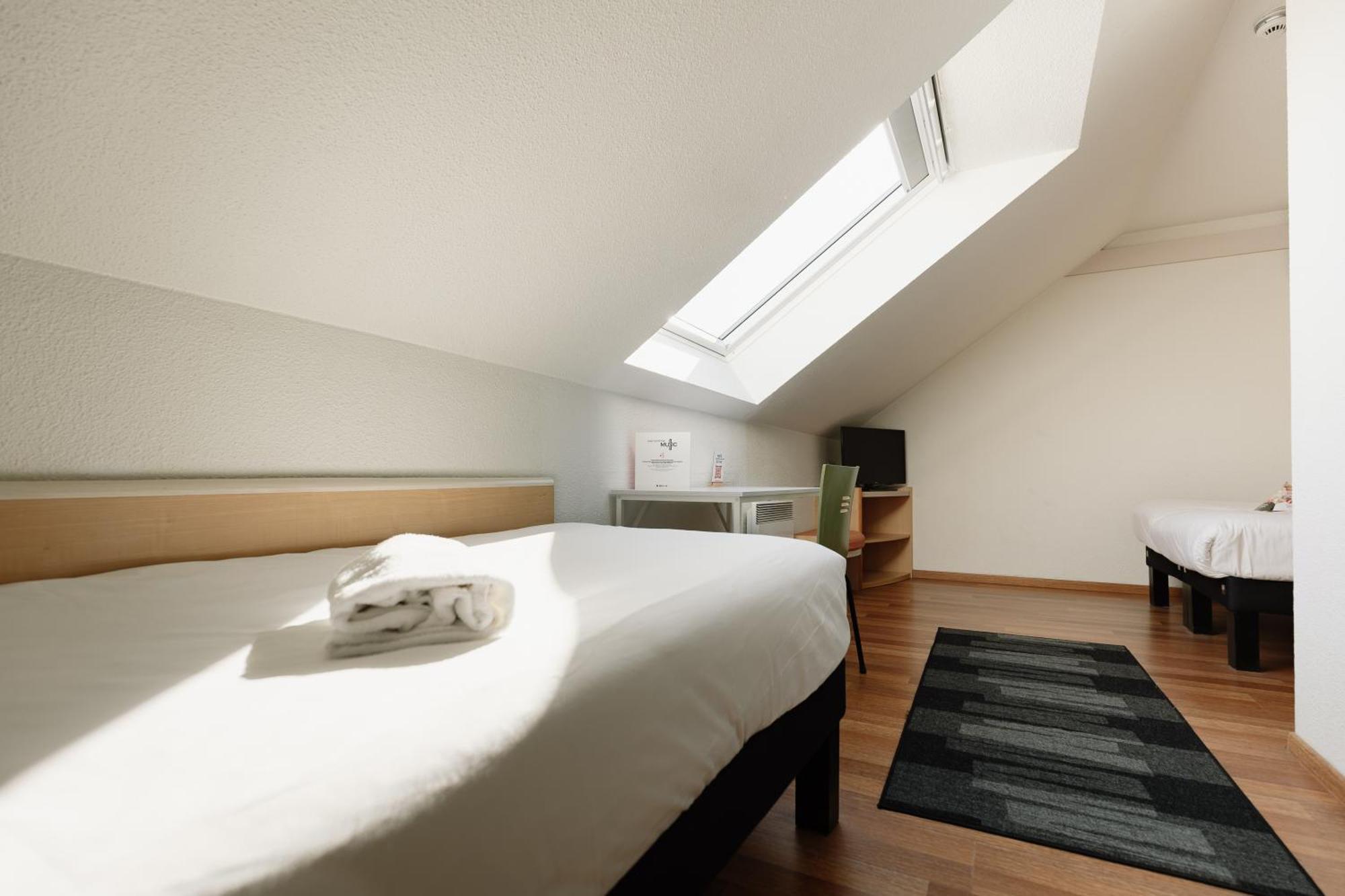 Triple Room One Double Single Bed or Three Single Beds