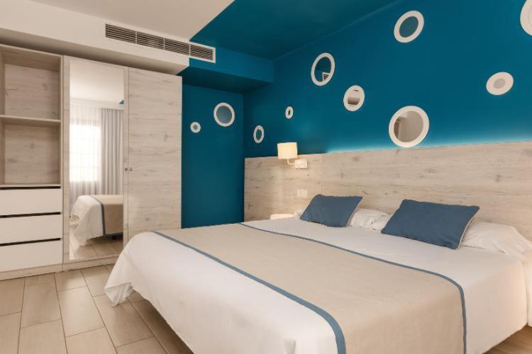 Two-Bedroom Apartment Sea View
