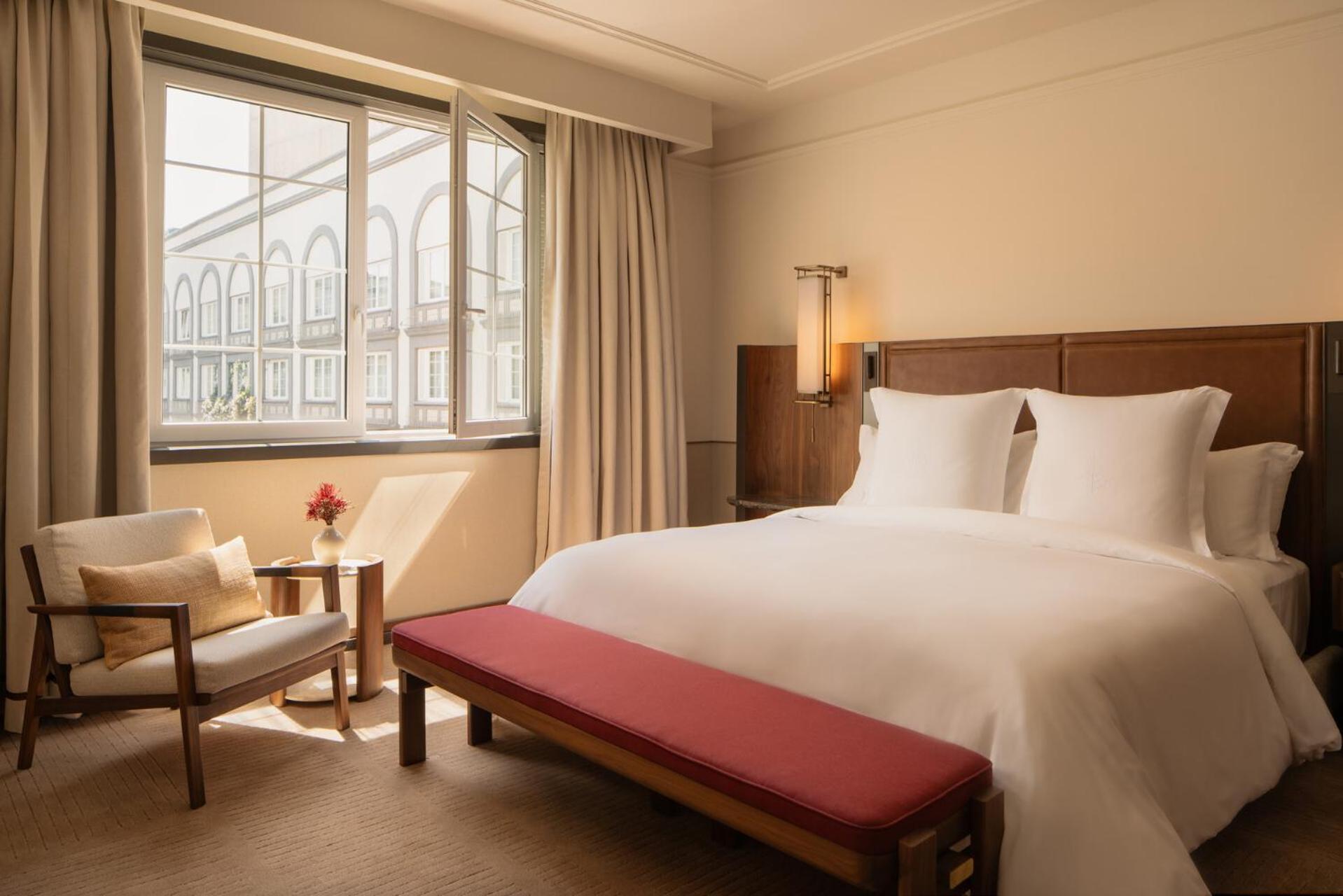 Executive Suite - Courtyard View,1765583353:JPEG