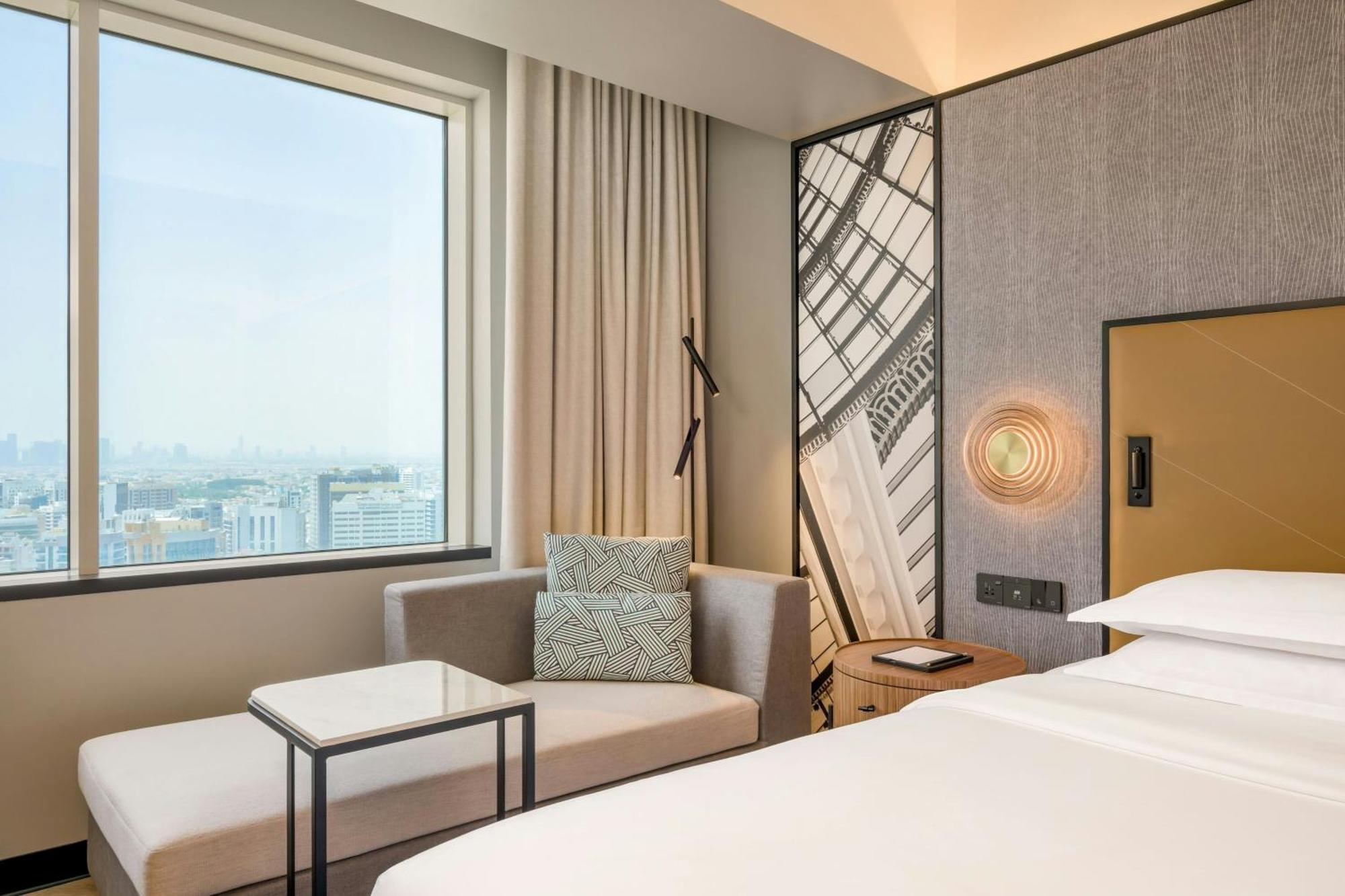 Superior King Room City view