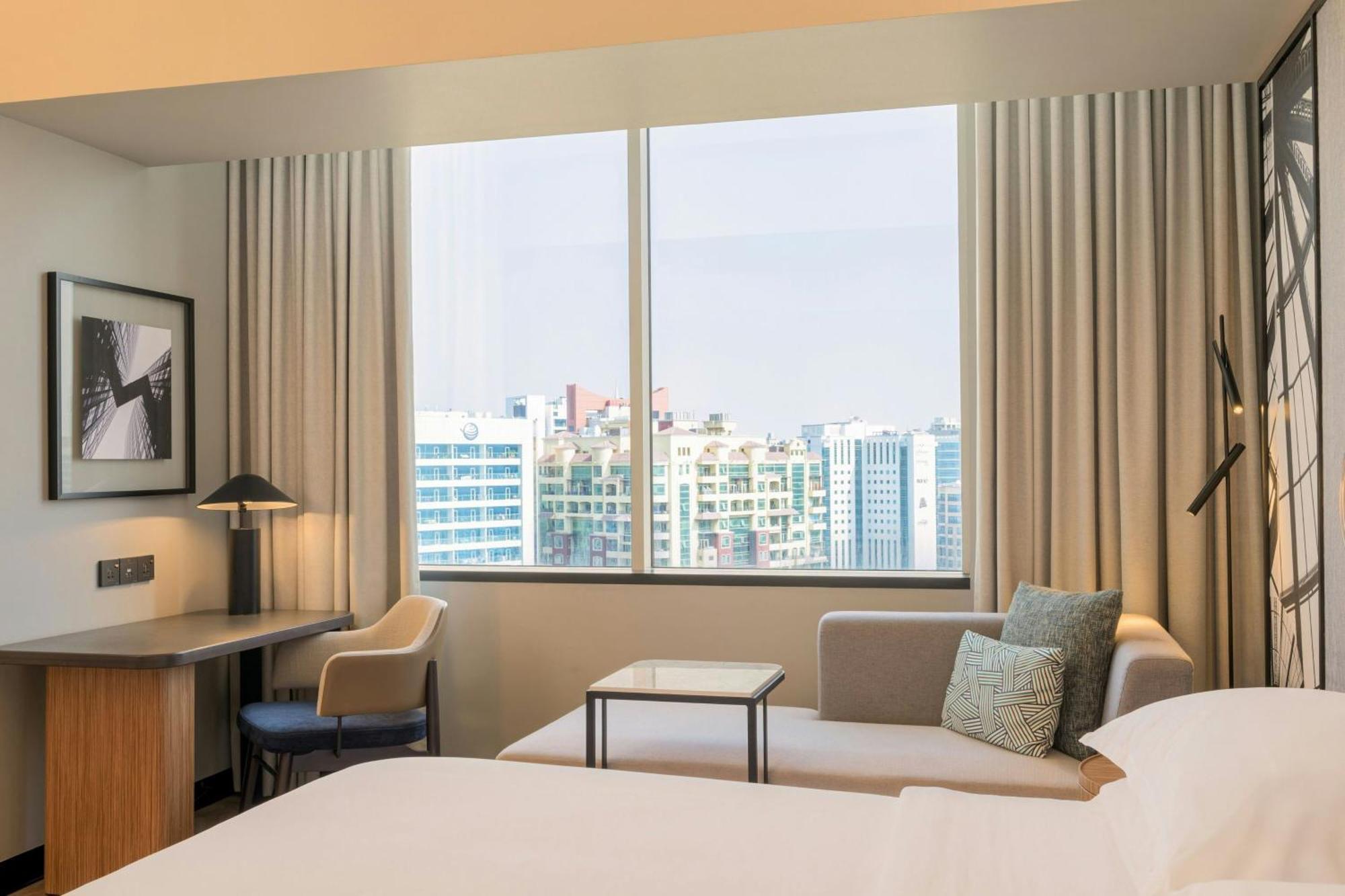 Superior King Room City view