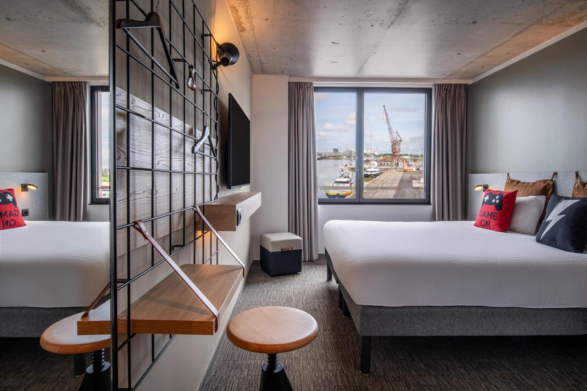 Moxy Queen Room Harbor View