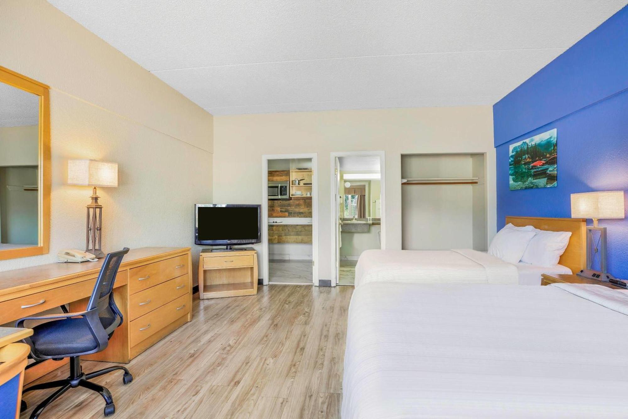 Queen Double bed Kitchenette Non-Smoking