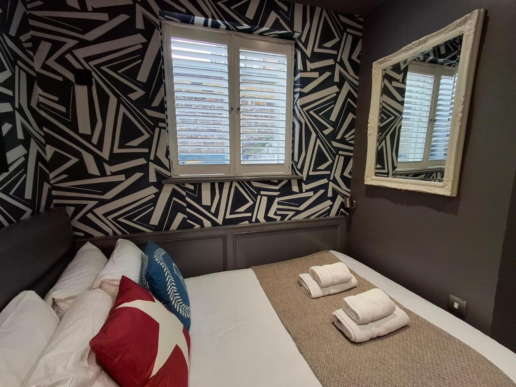 The Rokxy Crash Pad