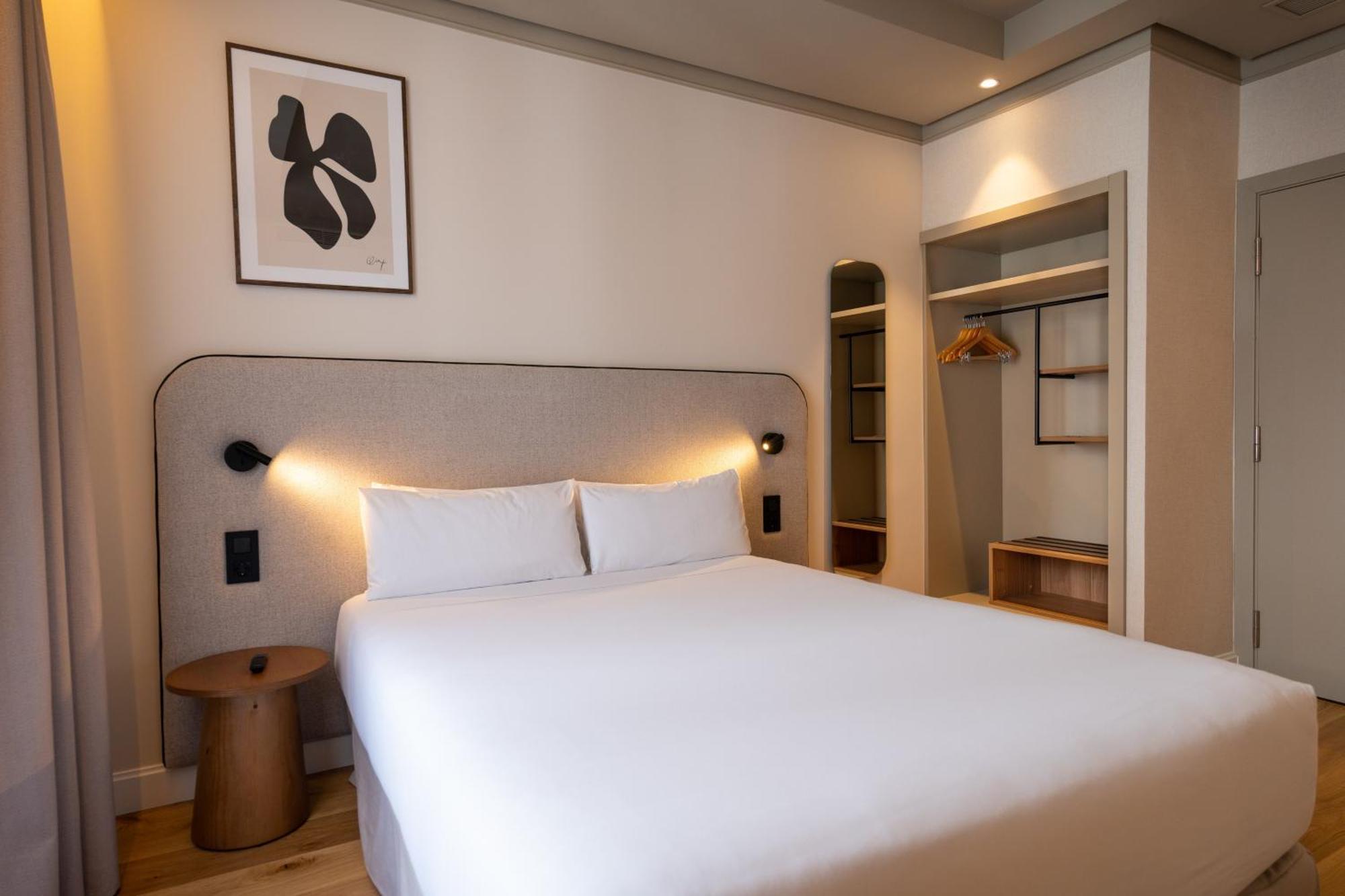 Quarto com Cama de Casal ou 2 de Solteiro