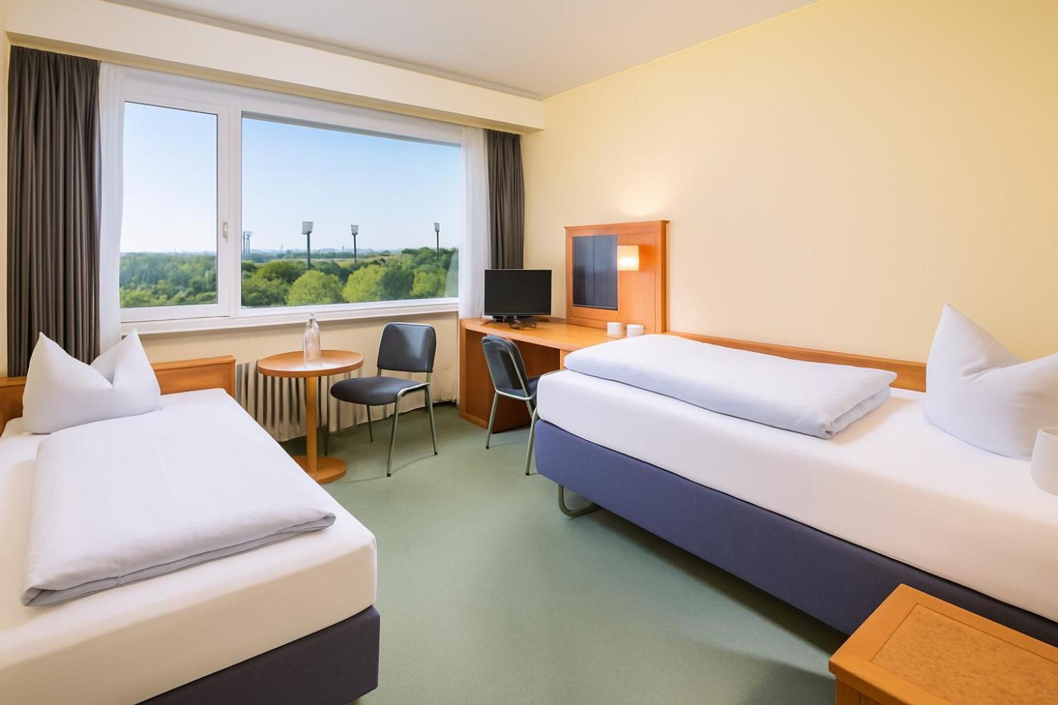Quarto Pequeno com 2 Camas de Solteiro