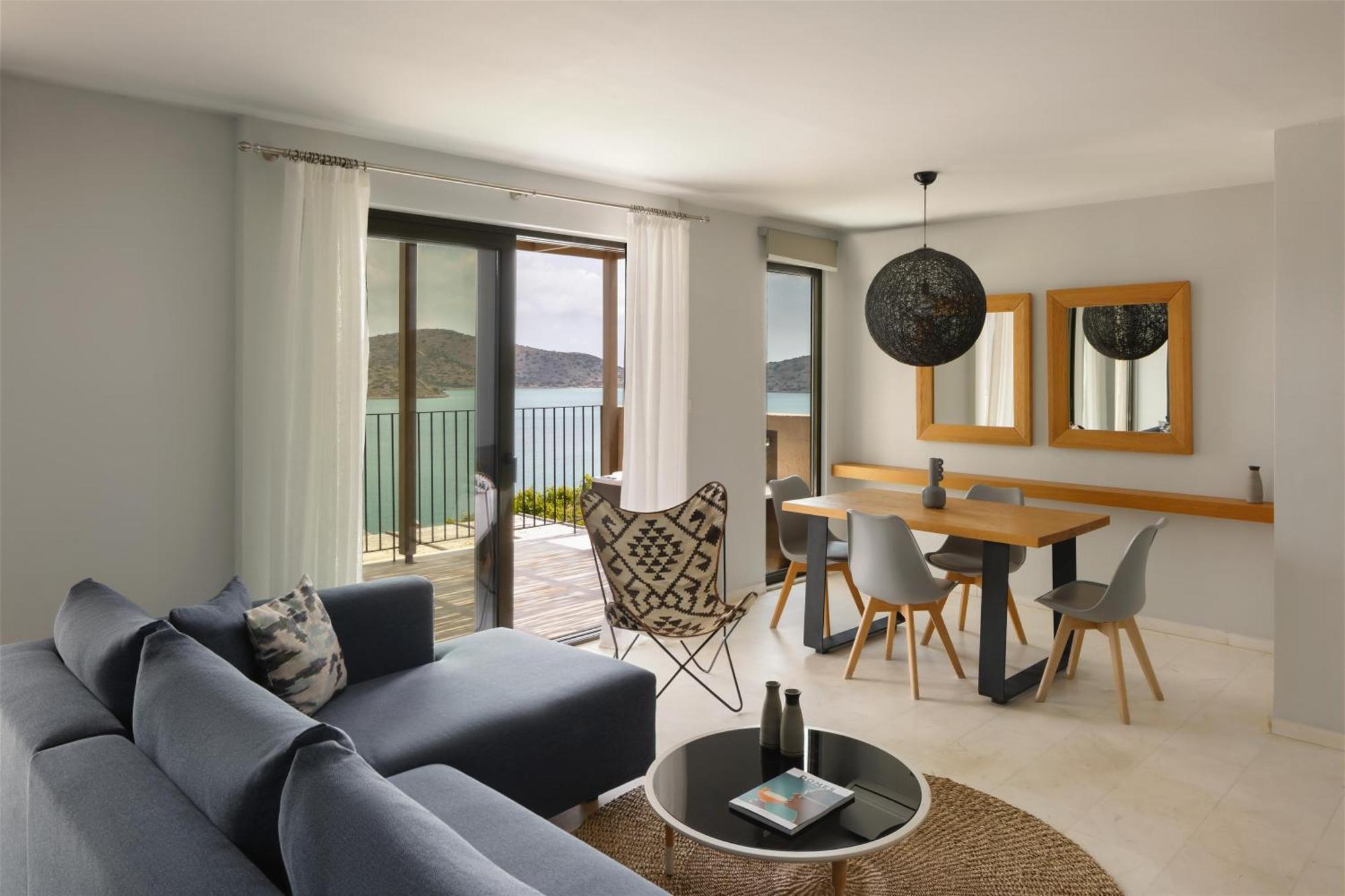 Sapphire Cozy King Suite