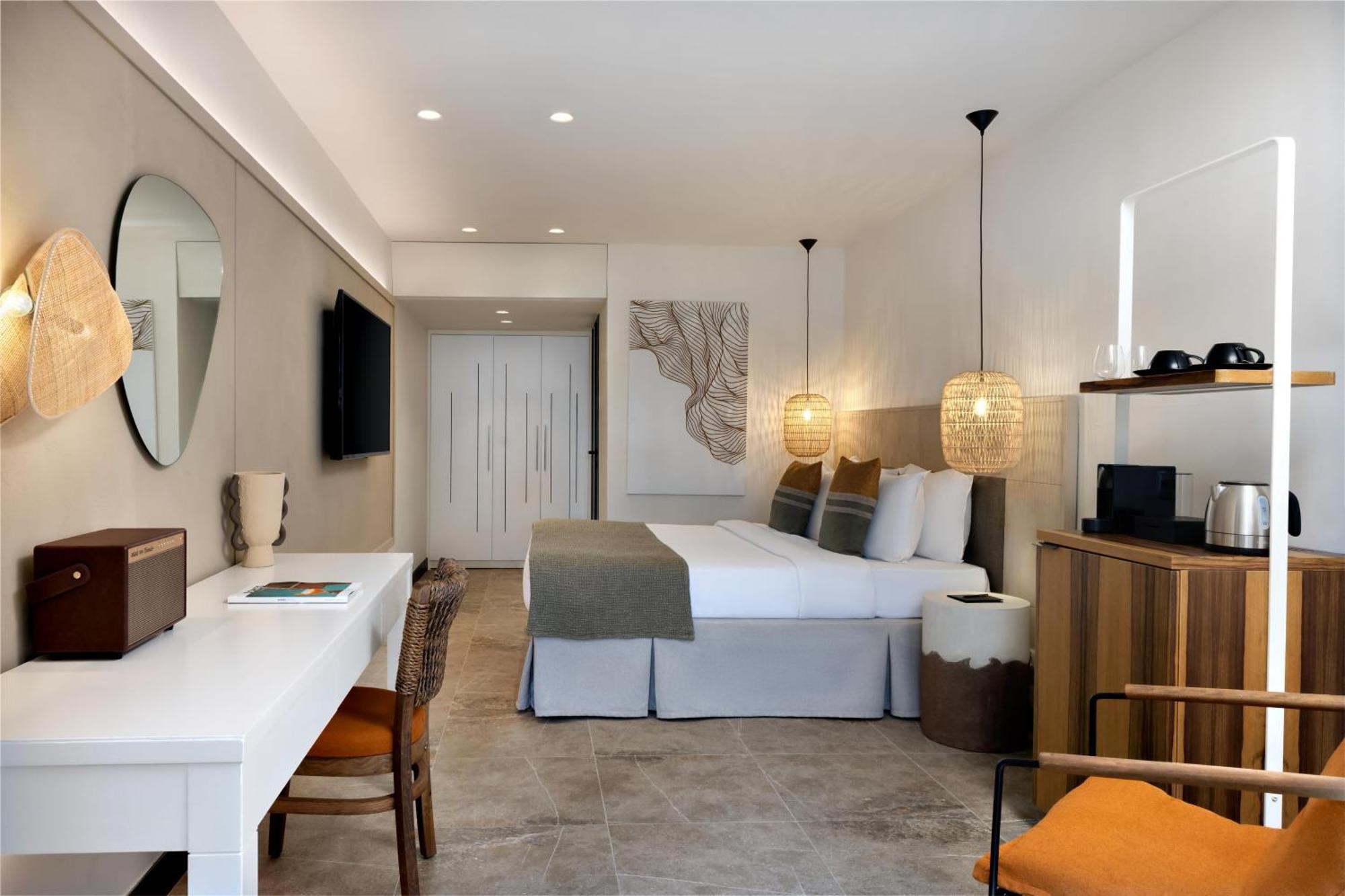 Tropical Nest Queen Room