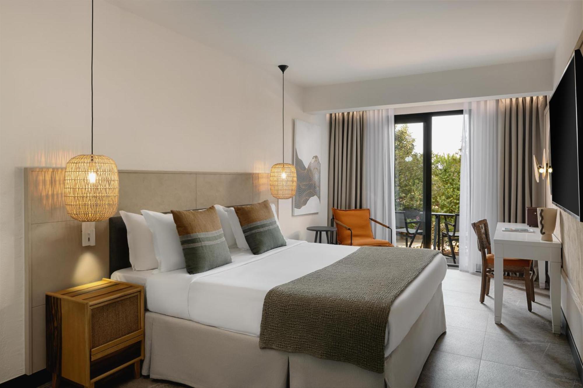 Queen Sapphire Nest Sea View