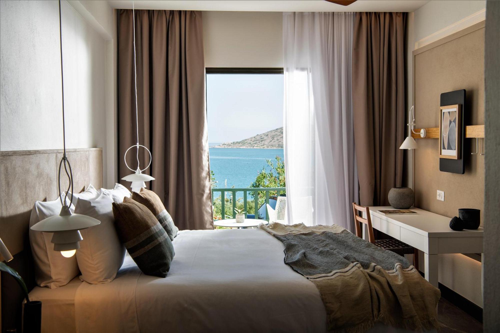 Queen Sapphire Nest Sea View