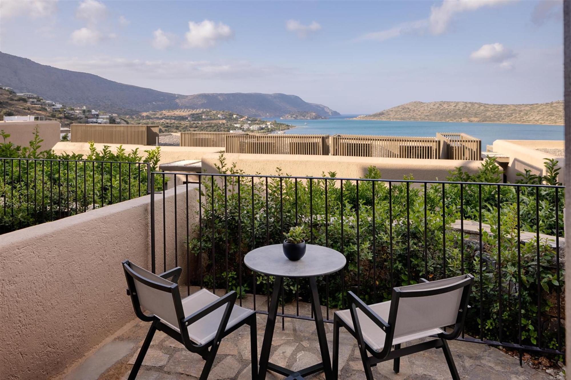 Queen Sapphire Nest Sea View
