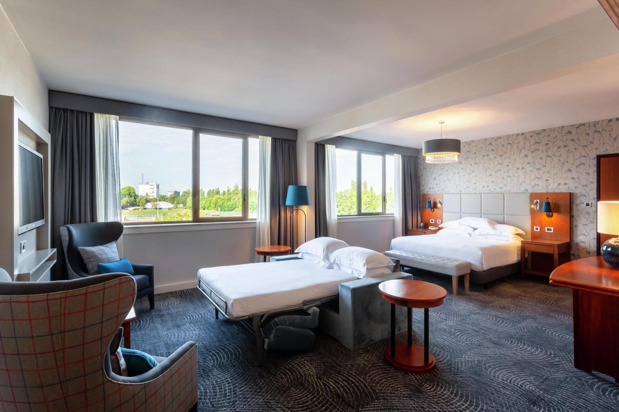Deluxe King Room with Sofa Bed,1765814258:JPEG