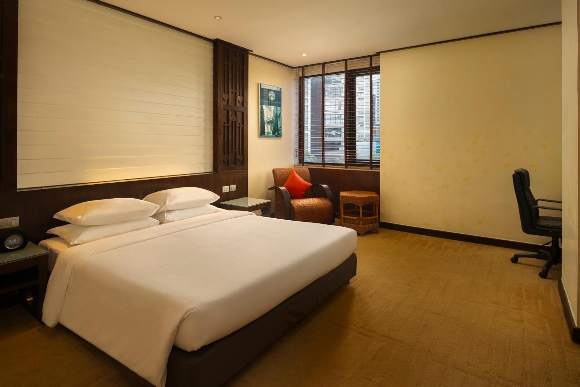 Diplomat One-Bedroom Suite Corner Wing