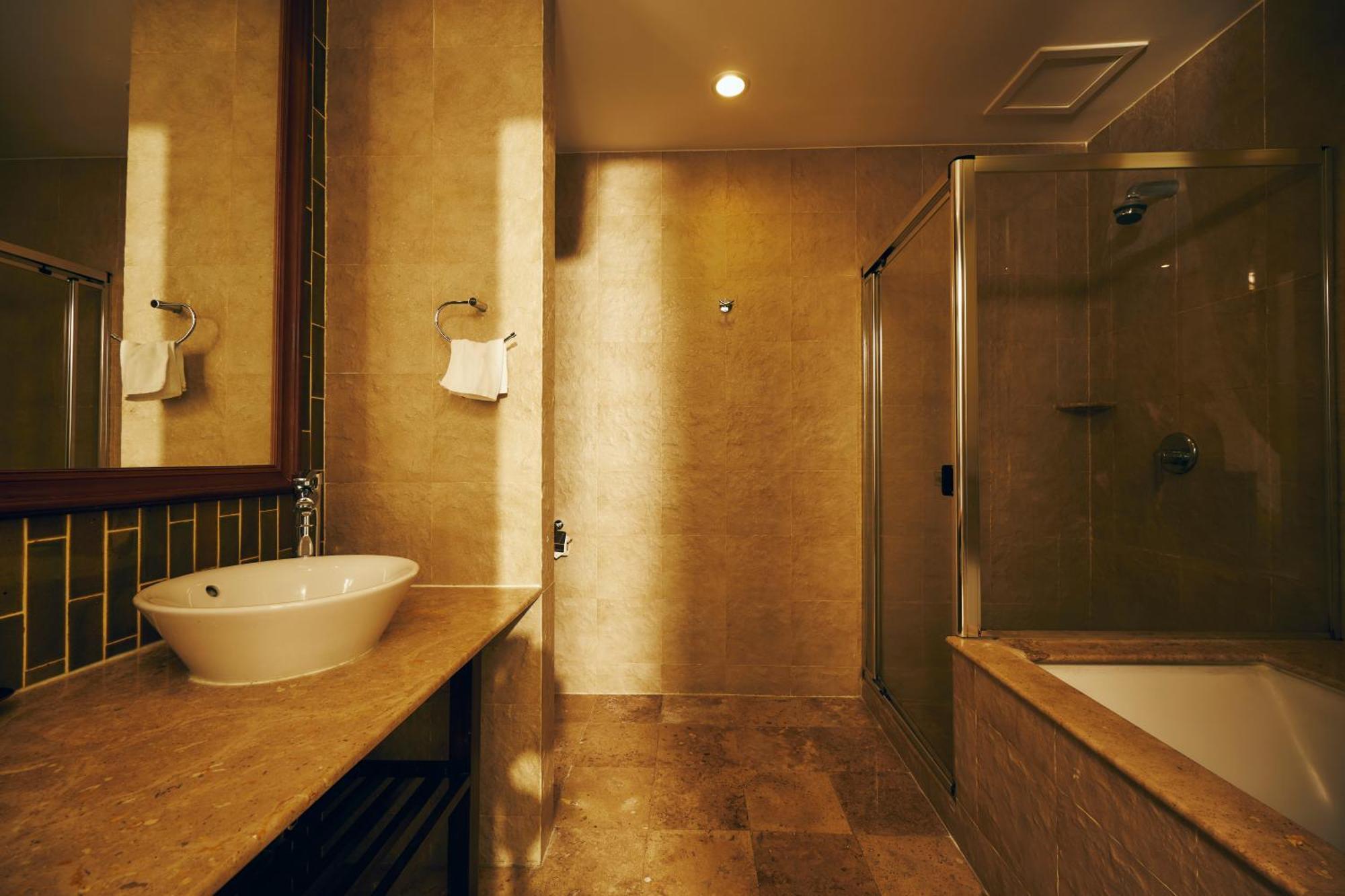 Diplomat One-Bedroom Suite Corner Wing