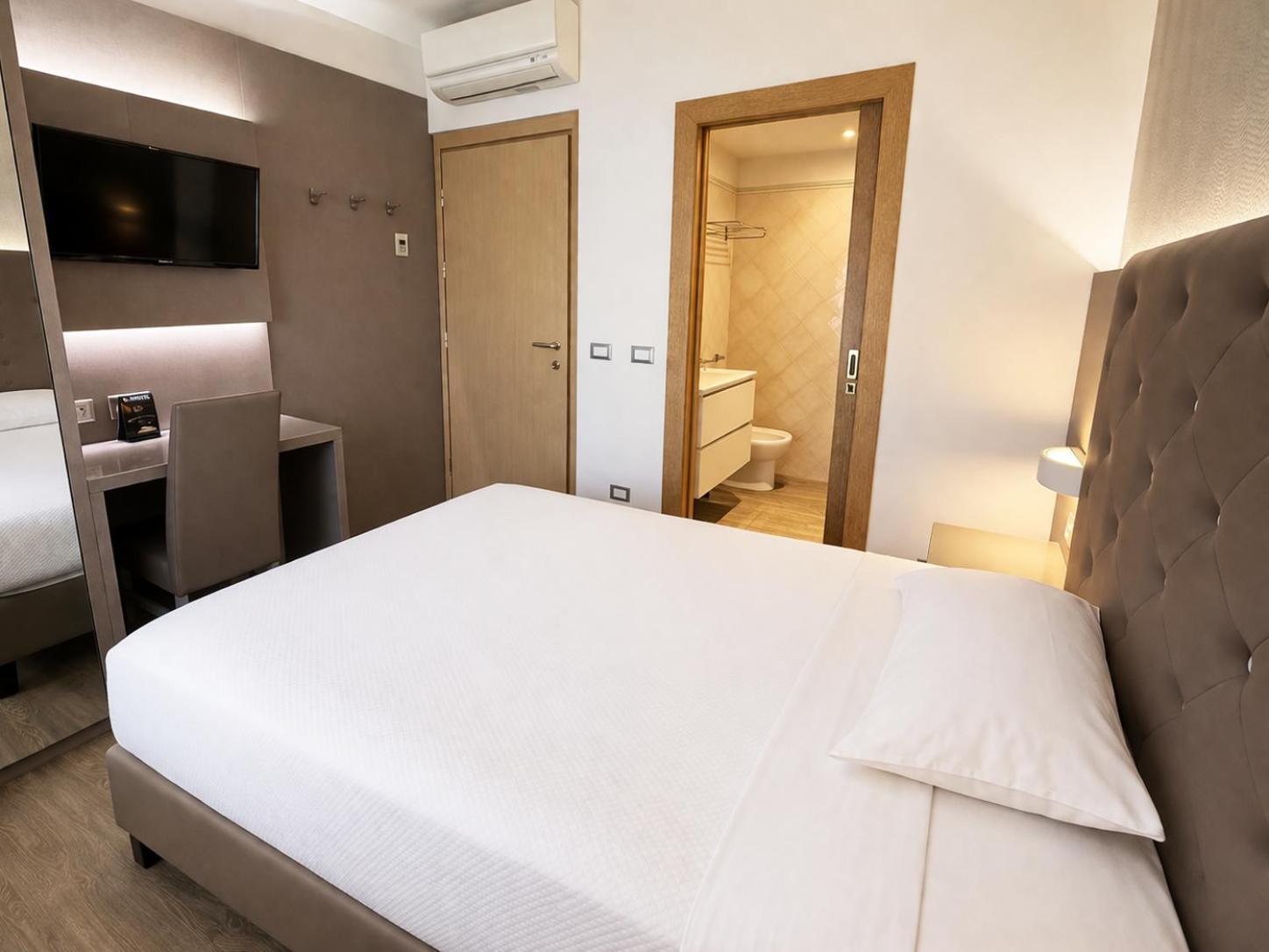 Standard Queen Room
