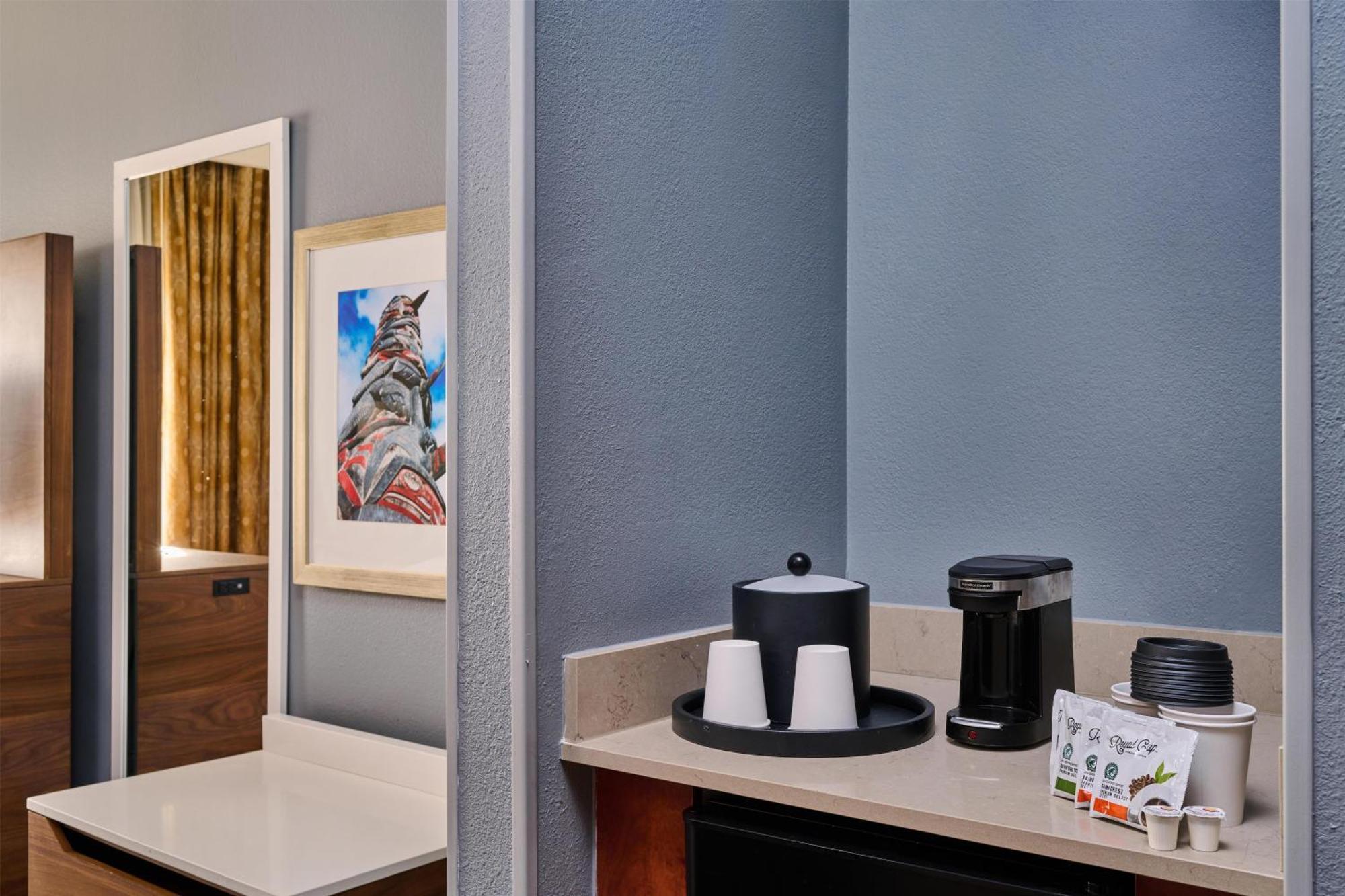 Chambre Lit King-Size - Accessible aux Personnes à Mobilité Réduite - Non-Fumeurs