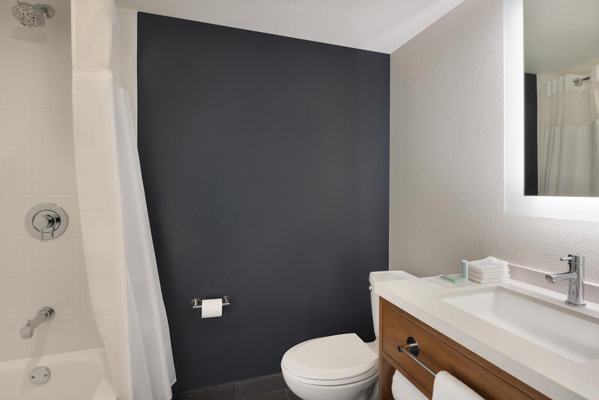 Queen Room Two Queen Beds City View