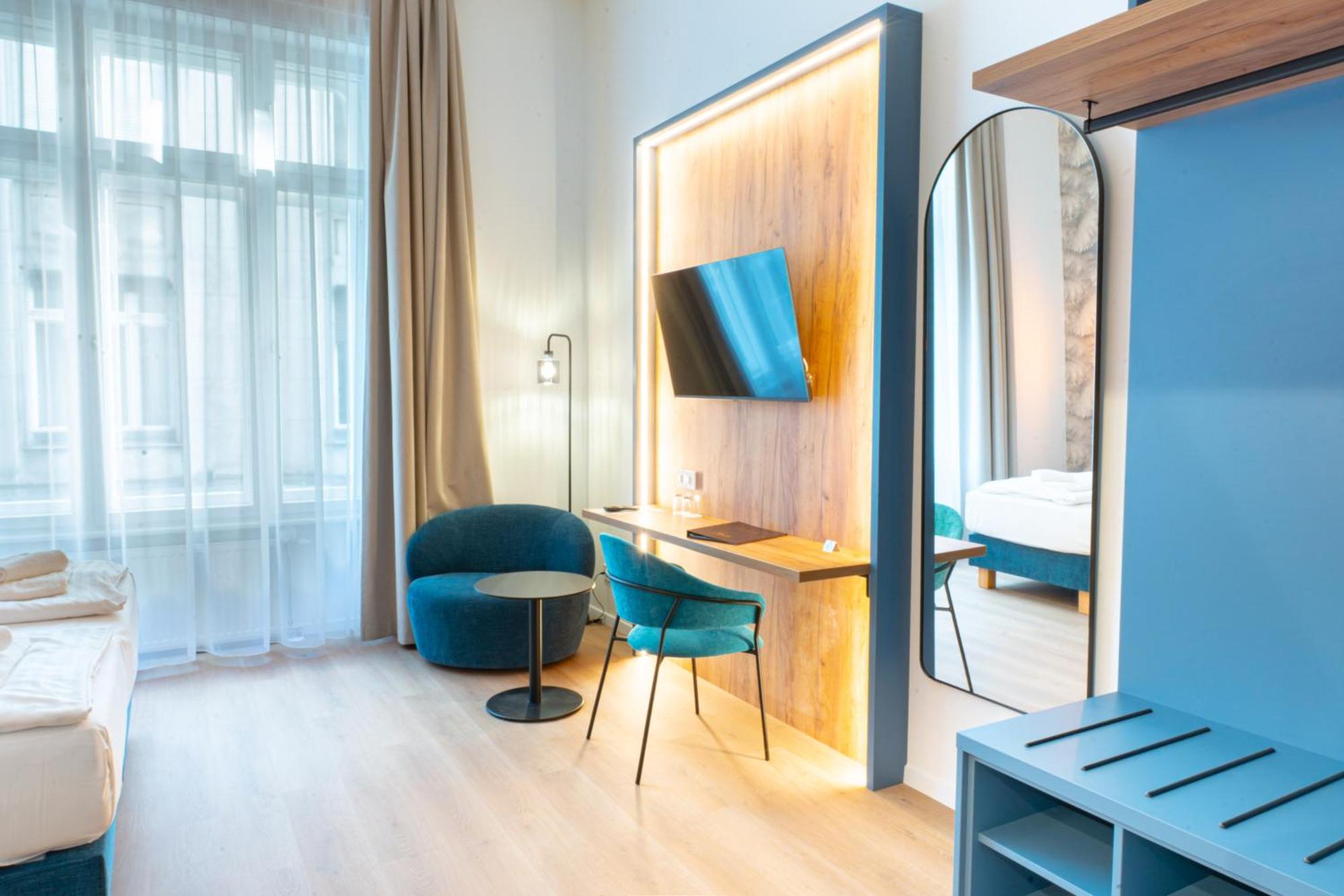 Deluxe Double or Twin Room Street View