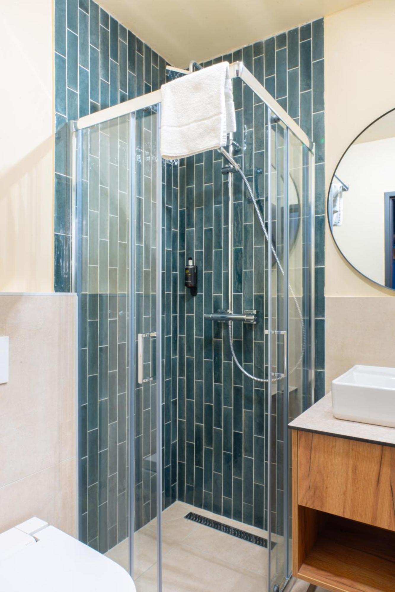 Deluxe Double or Twin Room Street View