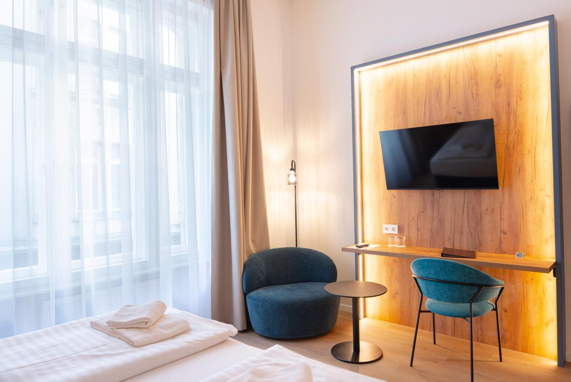 Deluxe Double or Twin Room Street View