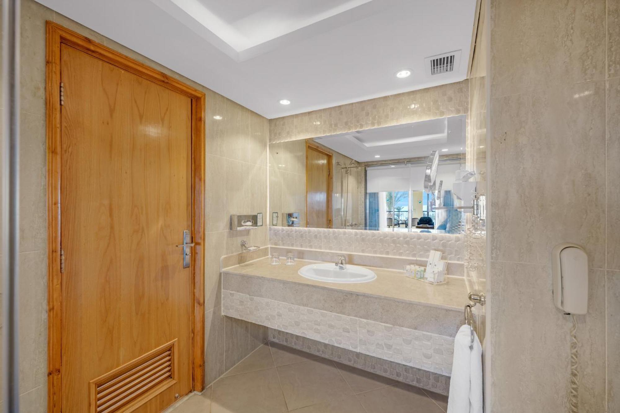 Standard Double or Twin Room Garden View