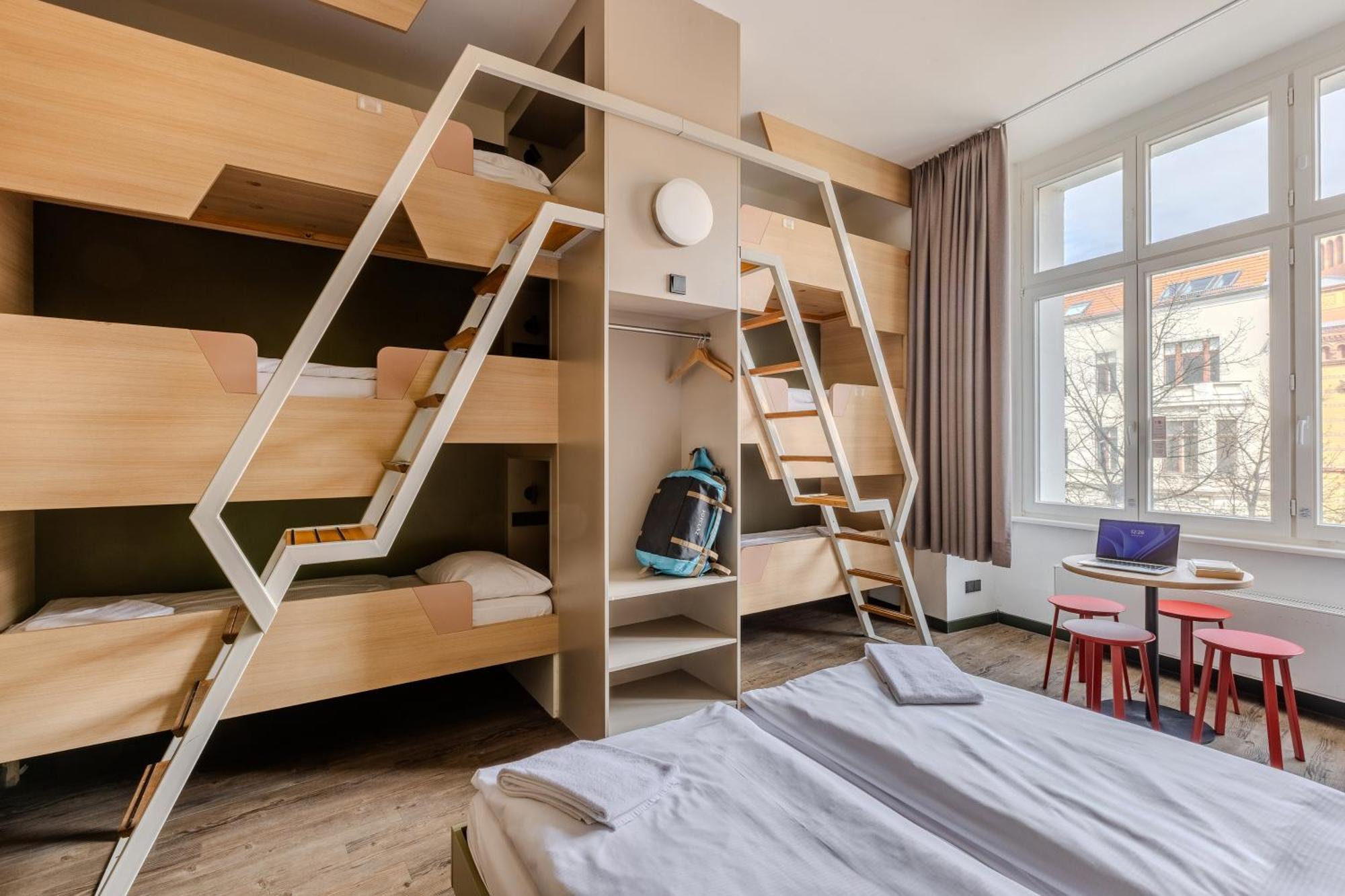 Posto Letto in Dormitorio Misto con 8 Letti