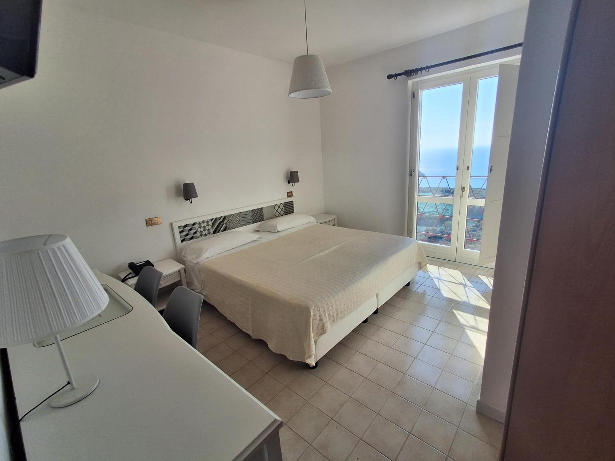 Double or Twin Room Sea View