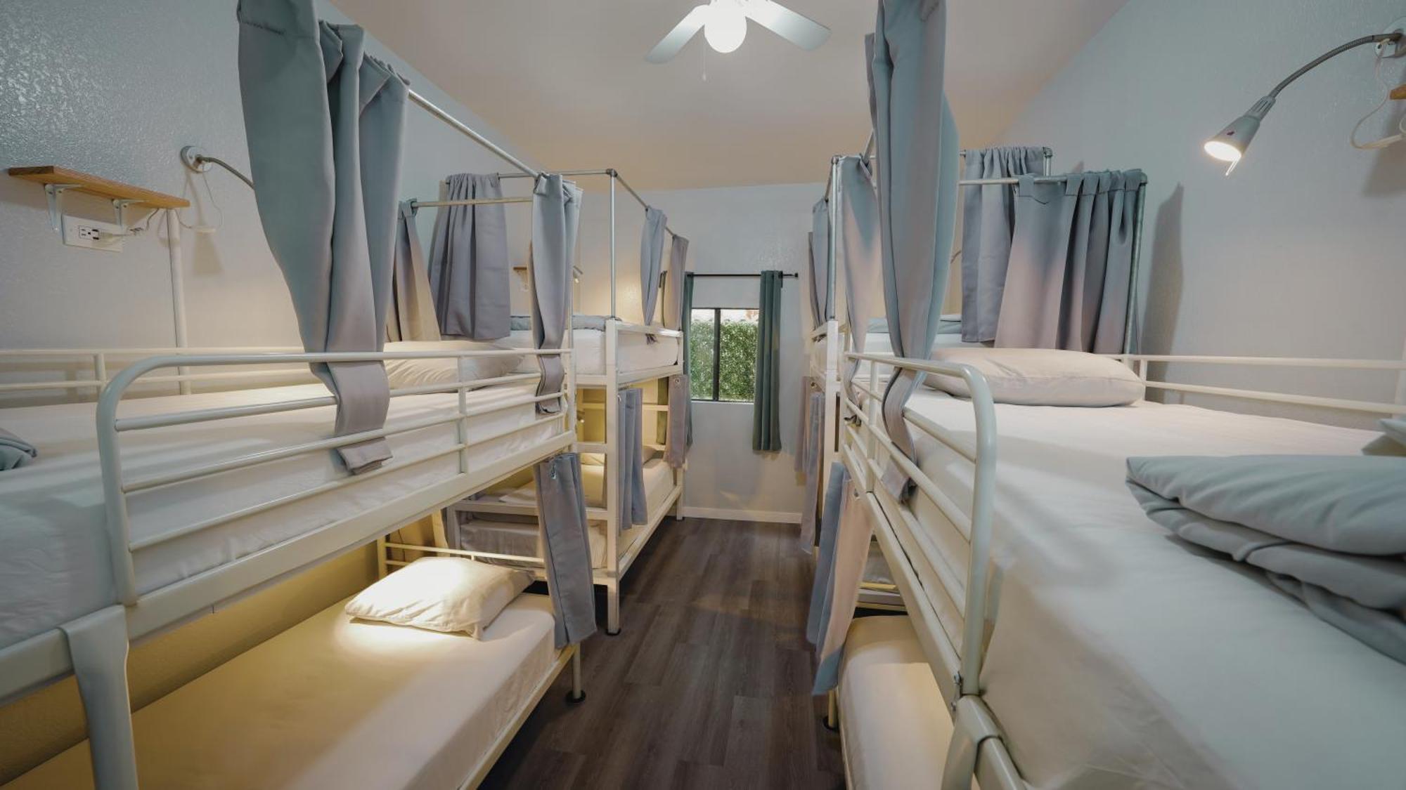Bed 8-Bed Mixed Dorm Shared Washroom