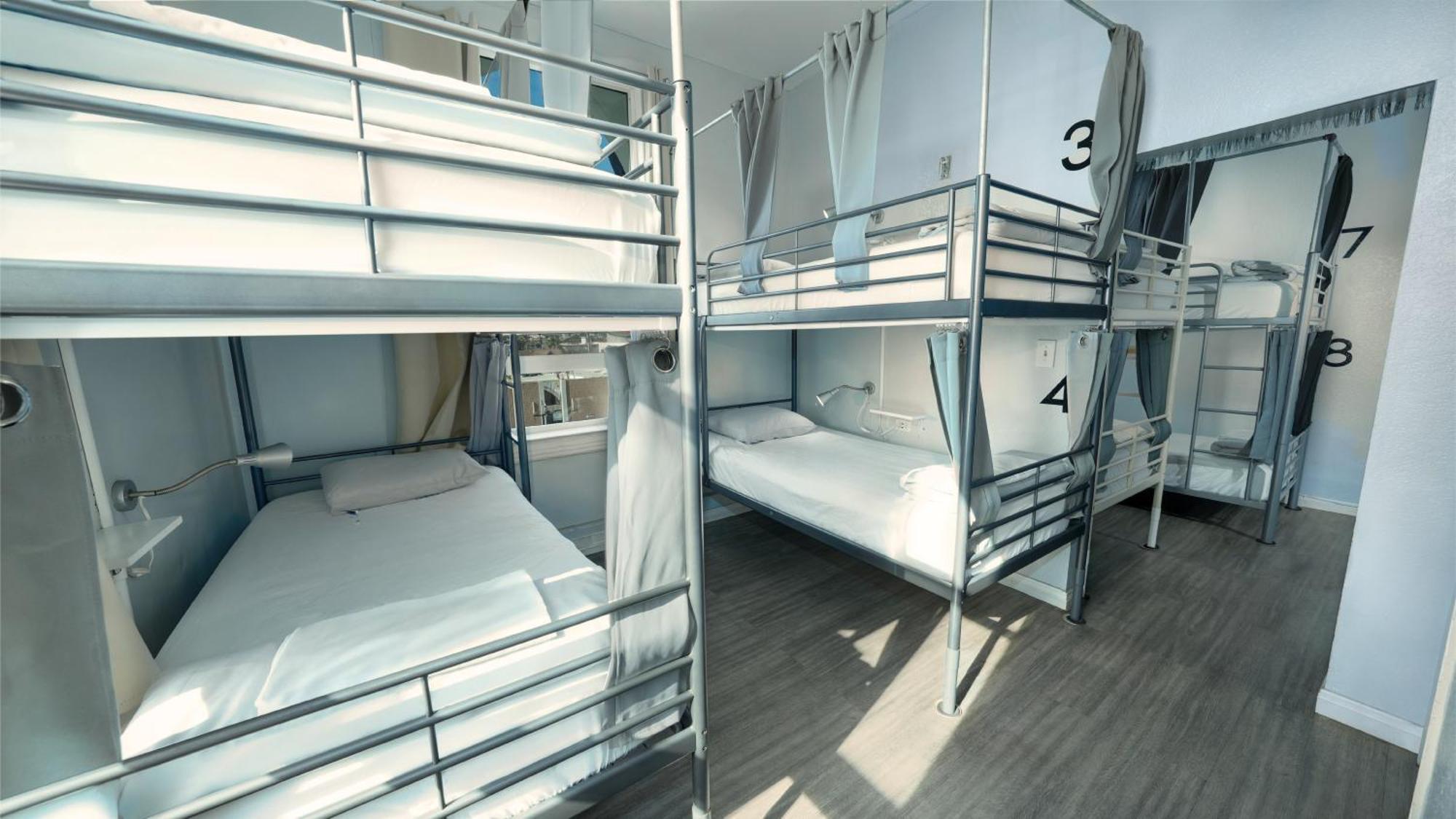 Bed 8-Bed Mixed Dorm