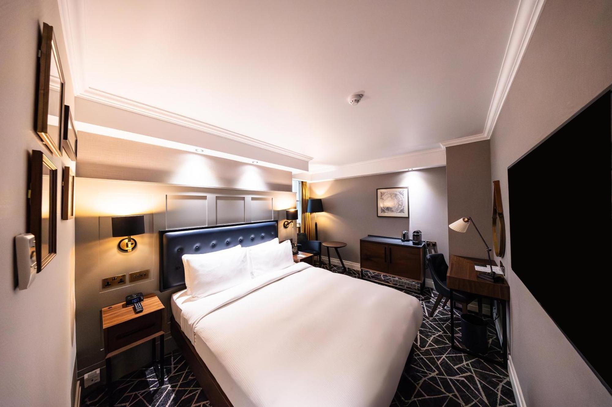 Cosy Atrium Room
