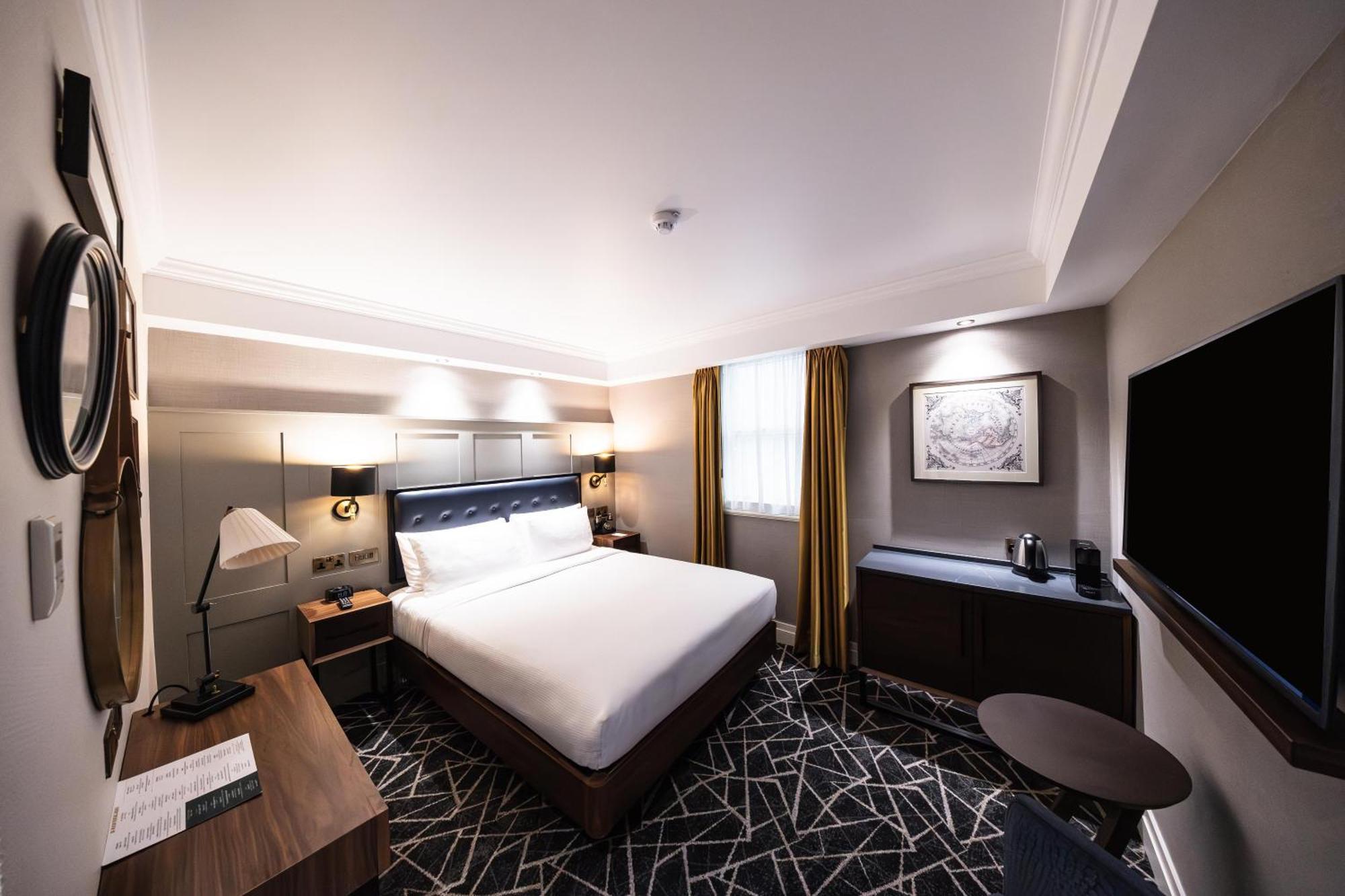 Cosy Atrium Room