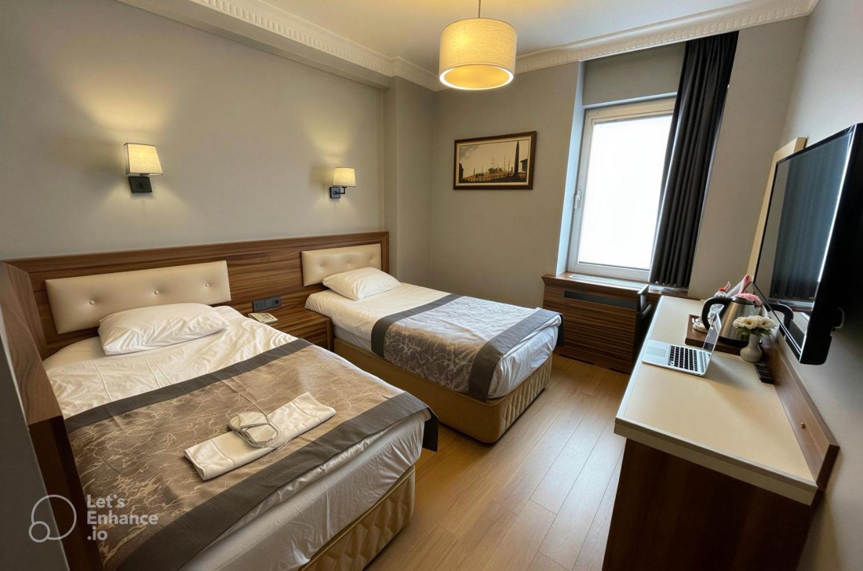 Twin Room,1765867544:JPEG