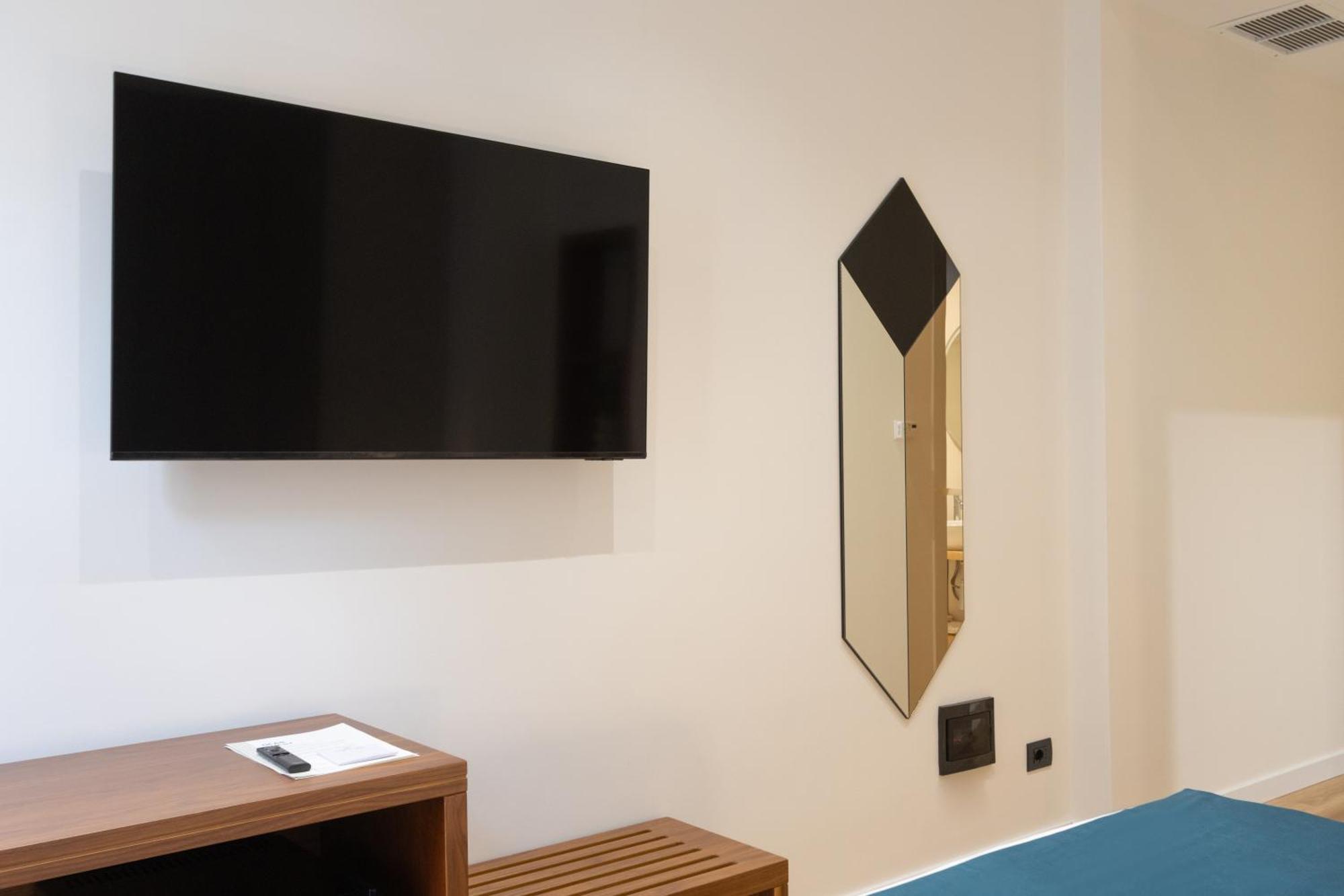 Deluxe King Suite